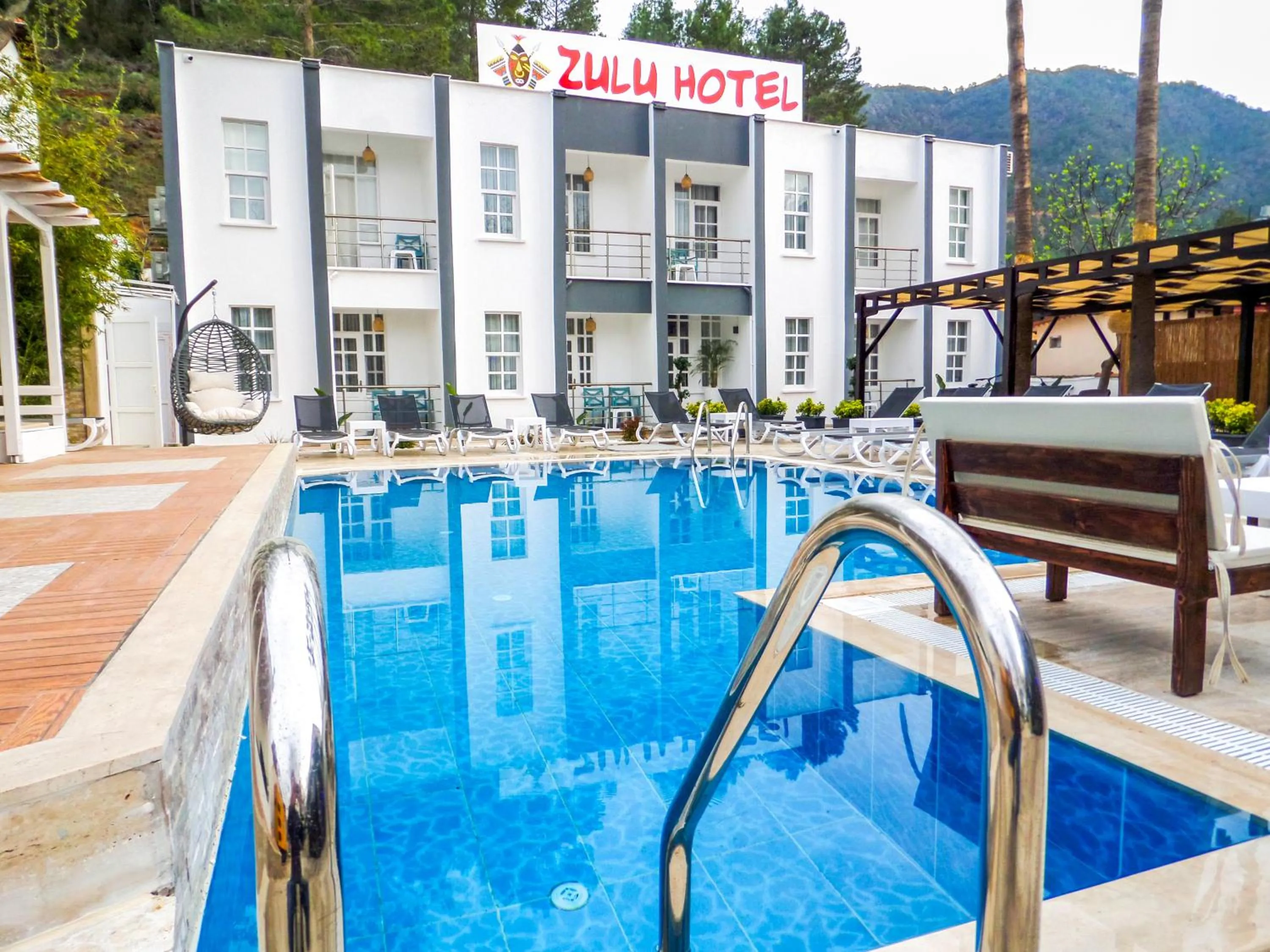 Swimming pool in Zulu Hotel