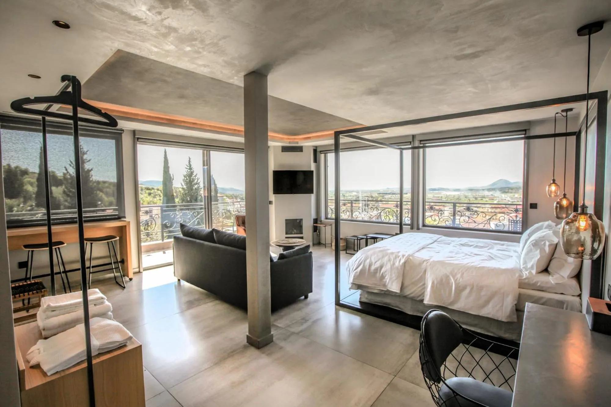 Meteora Heaven and Earth premium suites - Adults Friendly