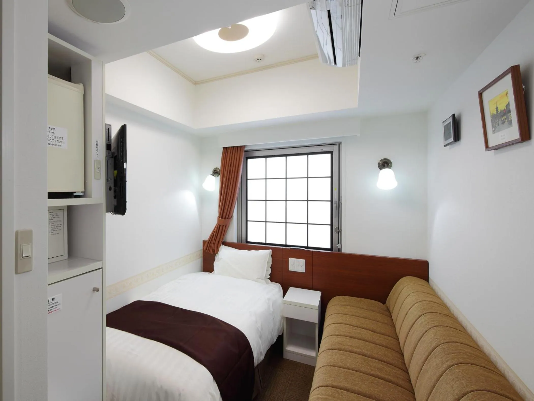 Photo of the whole room, Bed in Check in Shijokarasuma