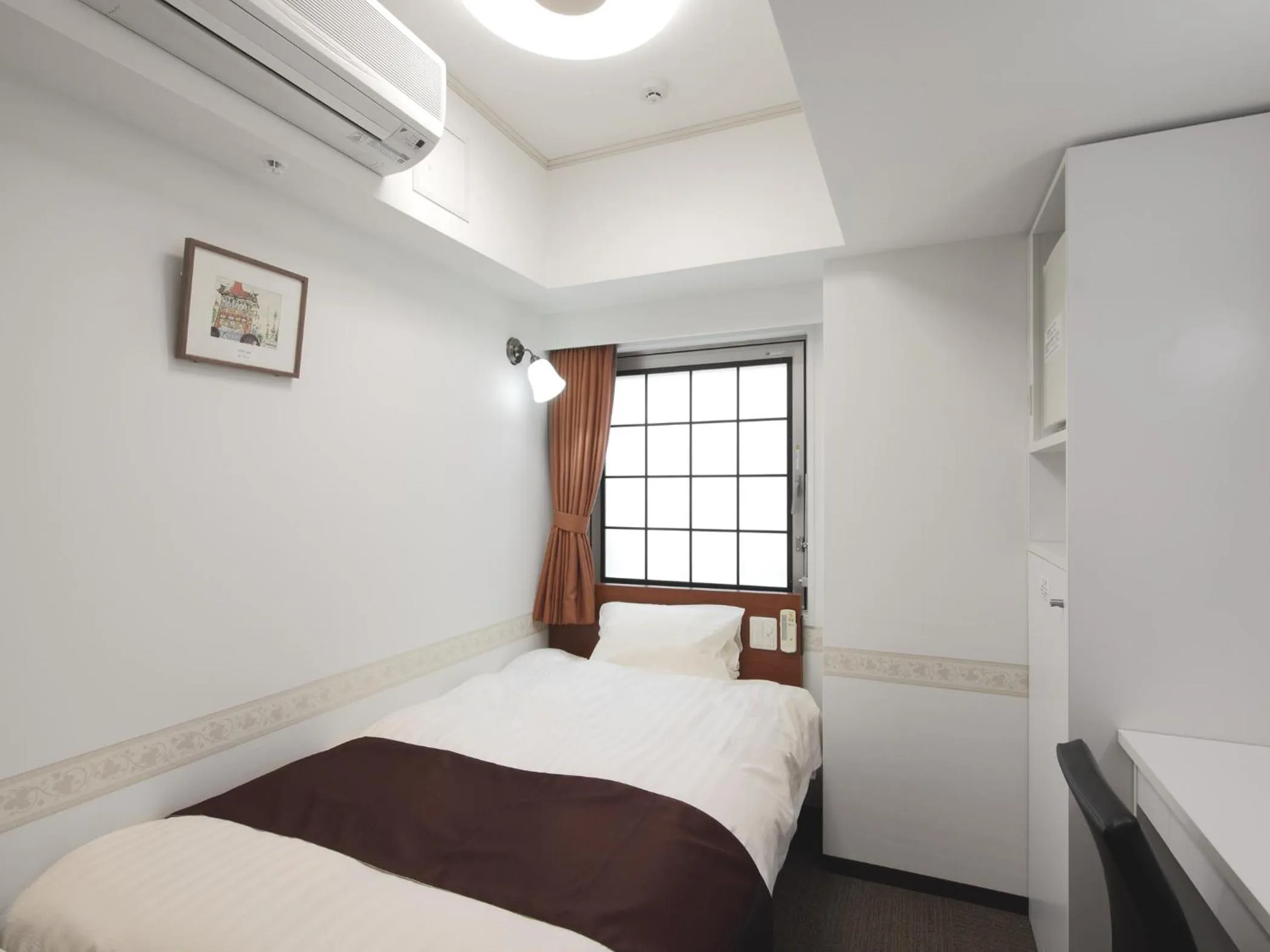 Photo of the whole room, Bed in Check in Shijokarasuma