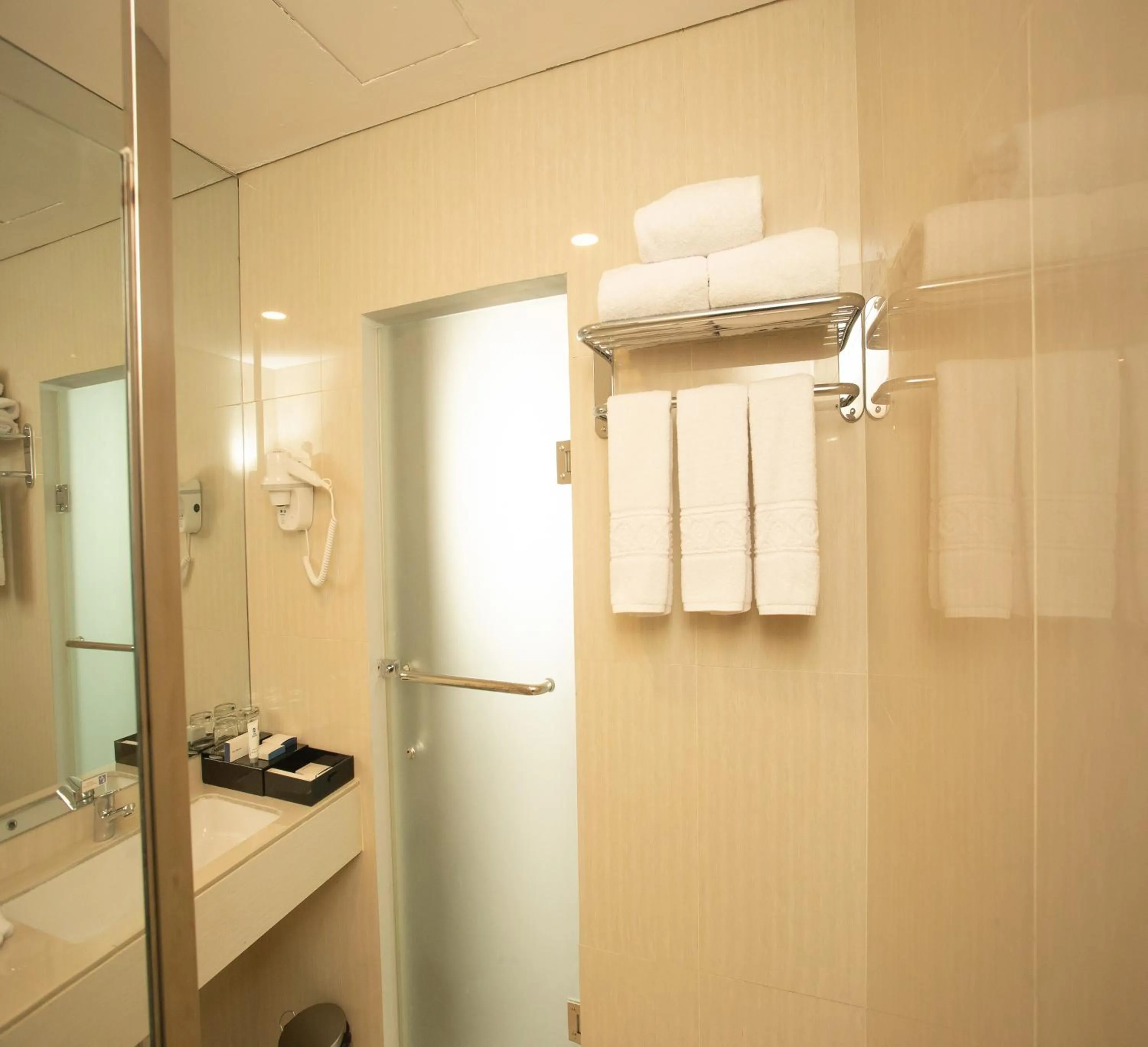 Bathroom in Best Western Batang Garing