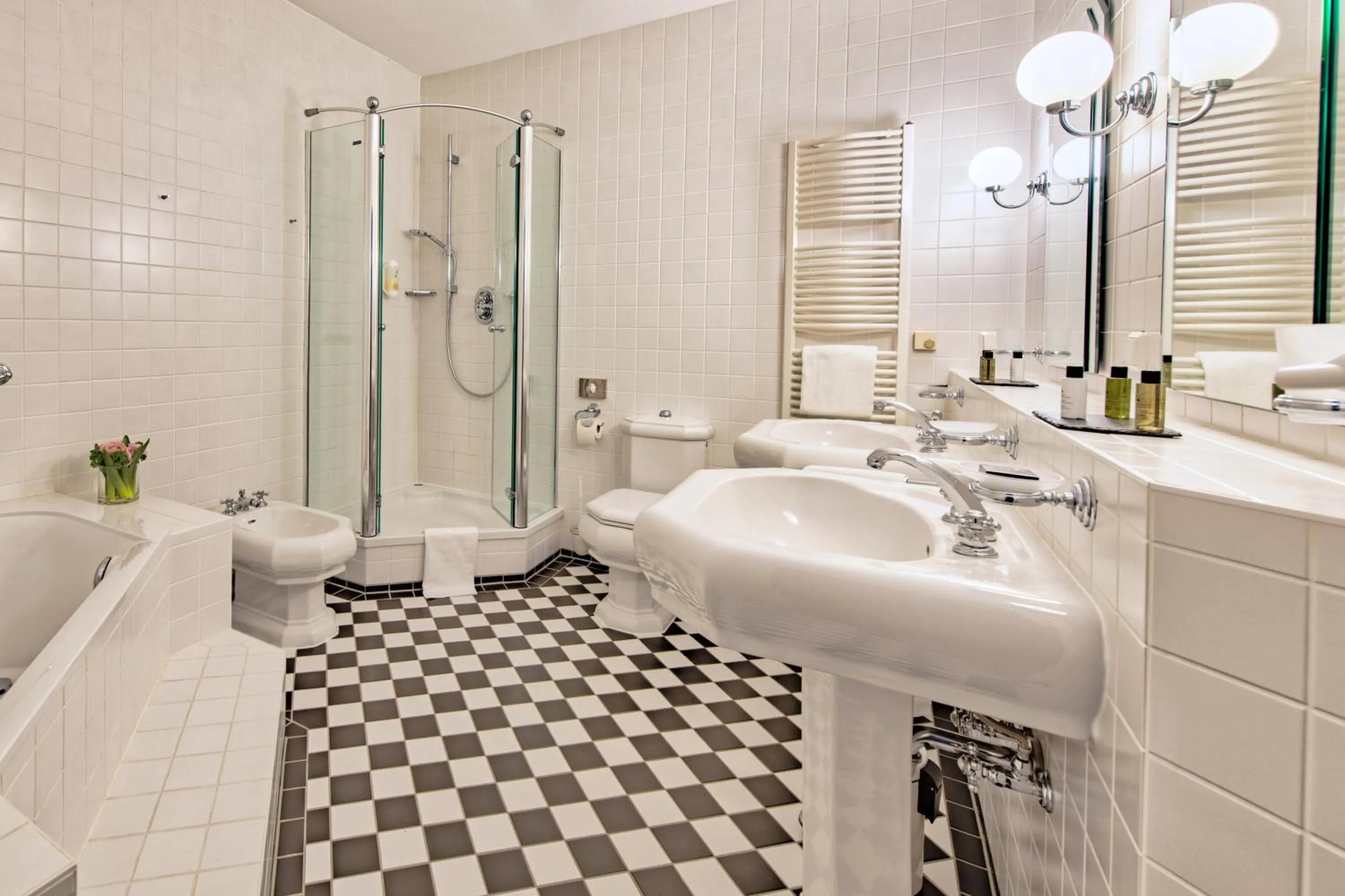 Bathroom in Hotel Schloss Rattey