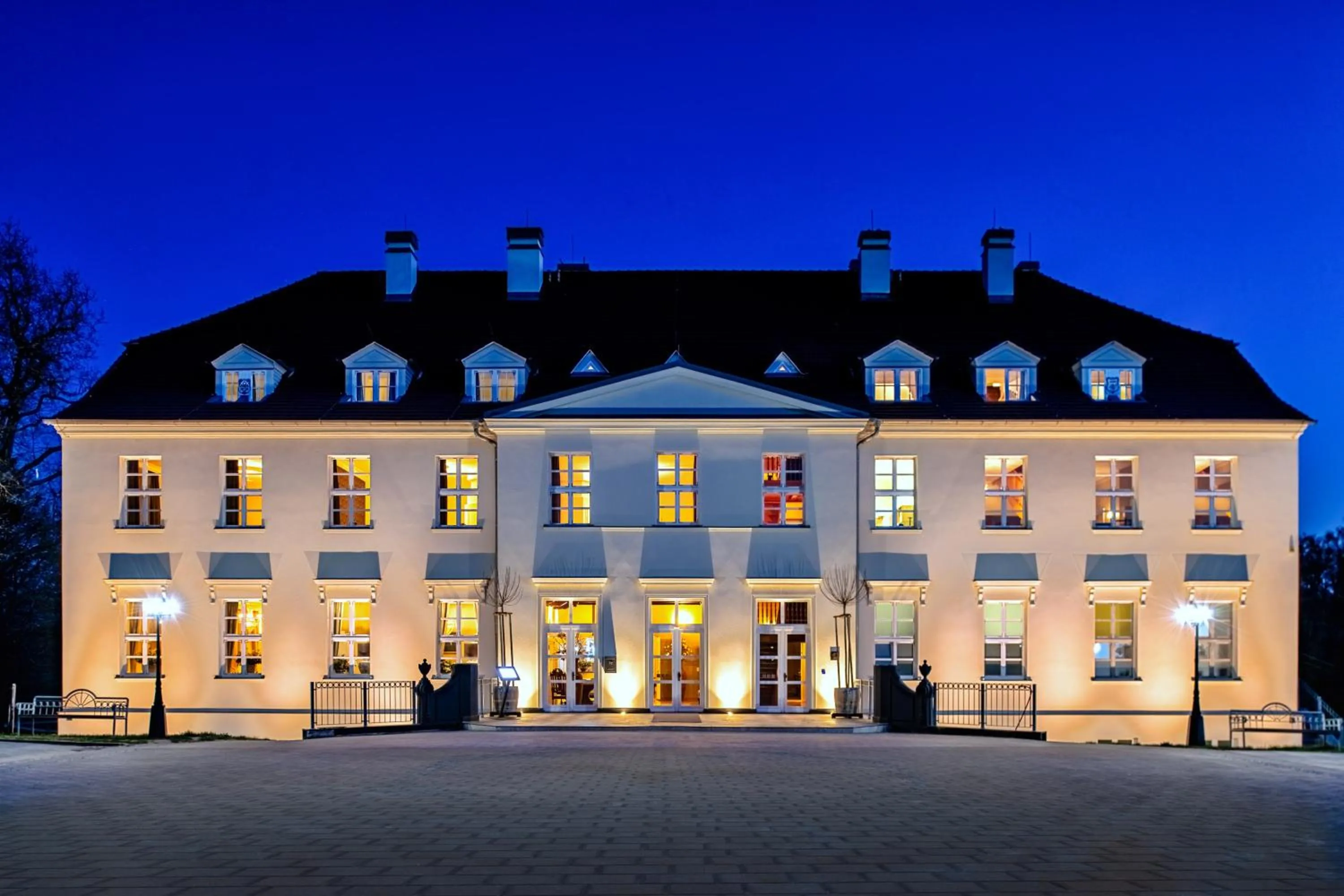 Property building in Hotel Schloss Rattey