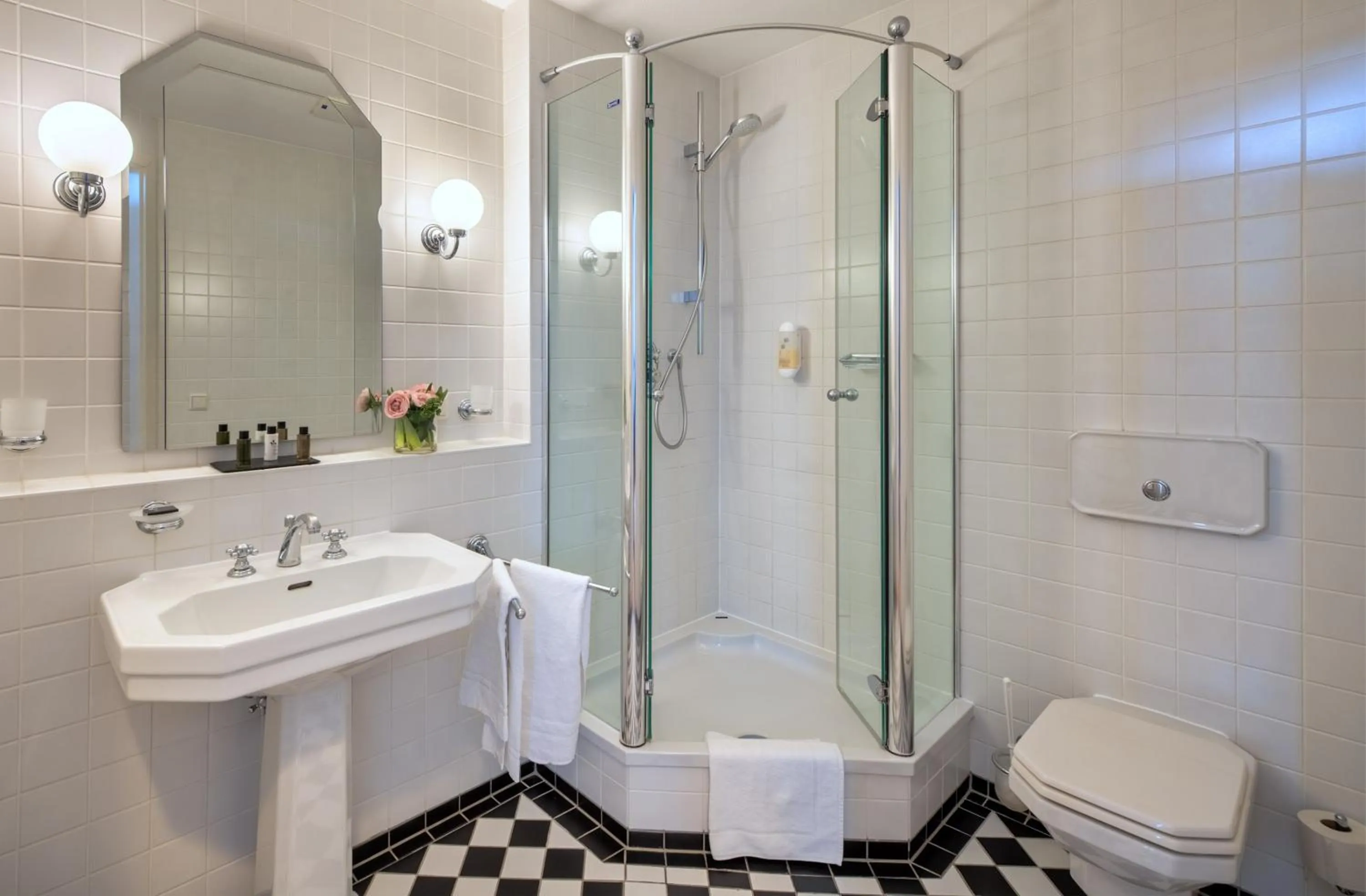 Bathroom in Hotel Schloss Rattey