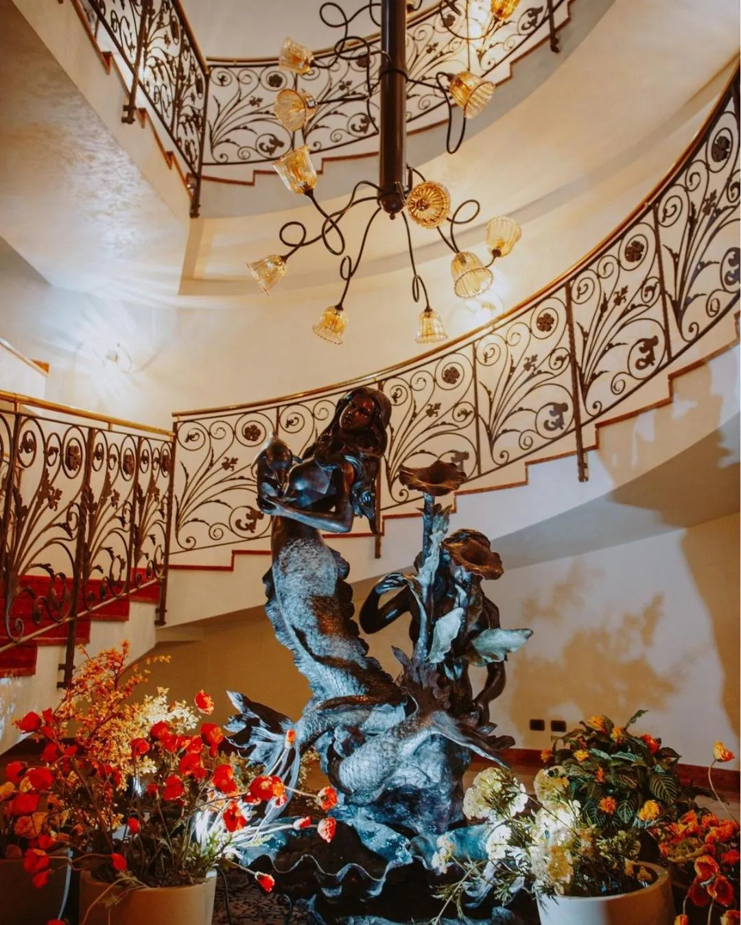 Communal lounge/ TV room in Hotel Savoy Palace