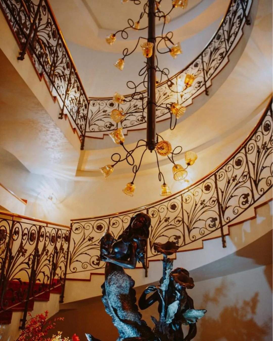 Communal lounge/ TV room in Hotel Savoy Palace