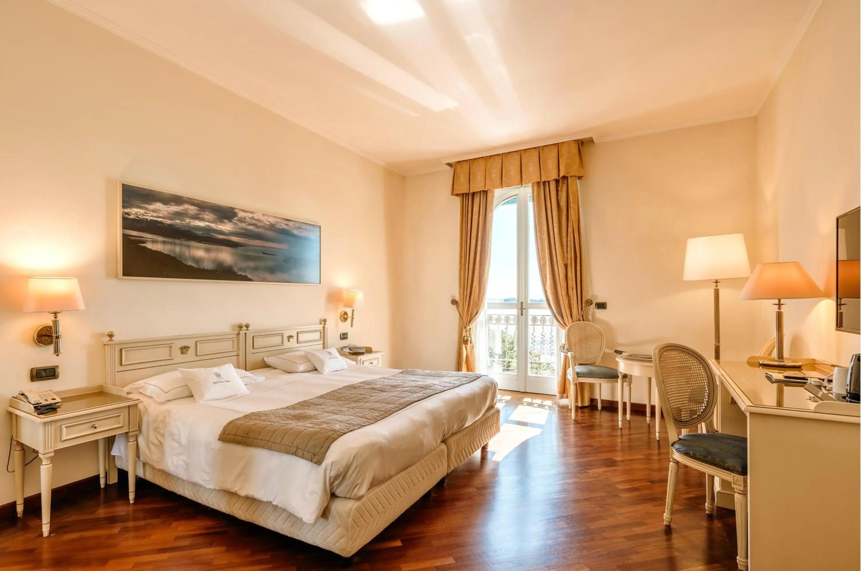 Bedroom, Bed in Hotel Savoy Palace