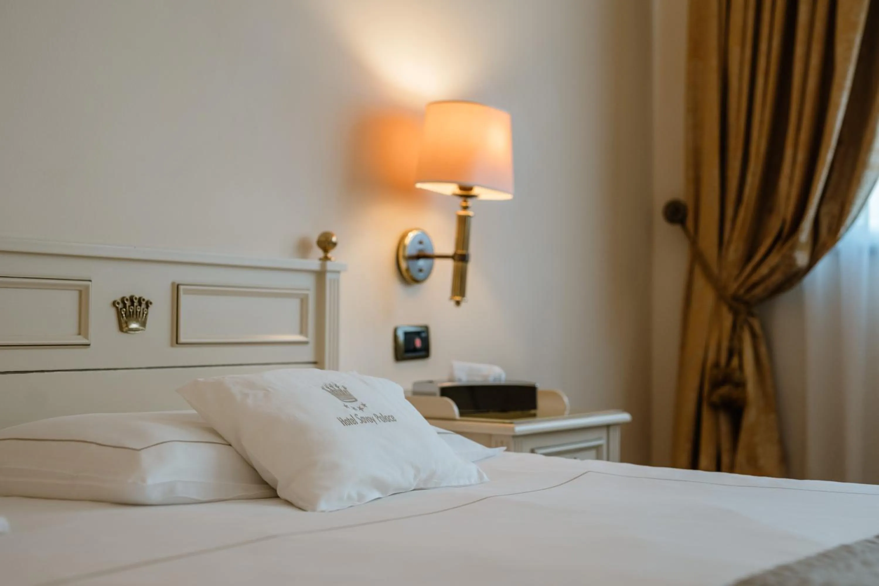 Bedroom, Bed in Hotel Savoy Palace