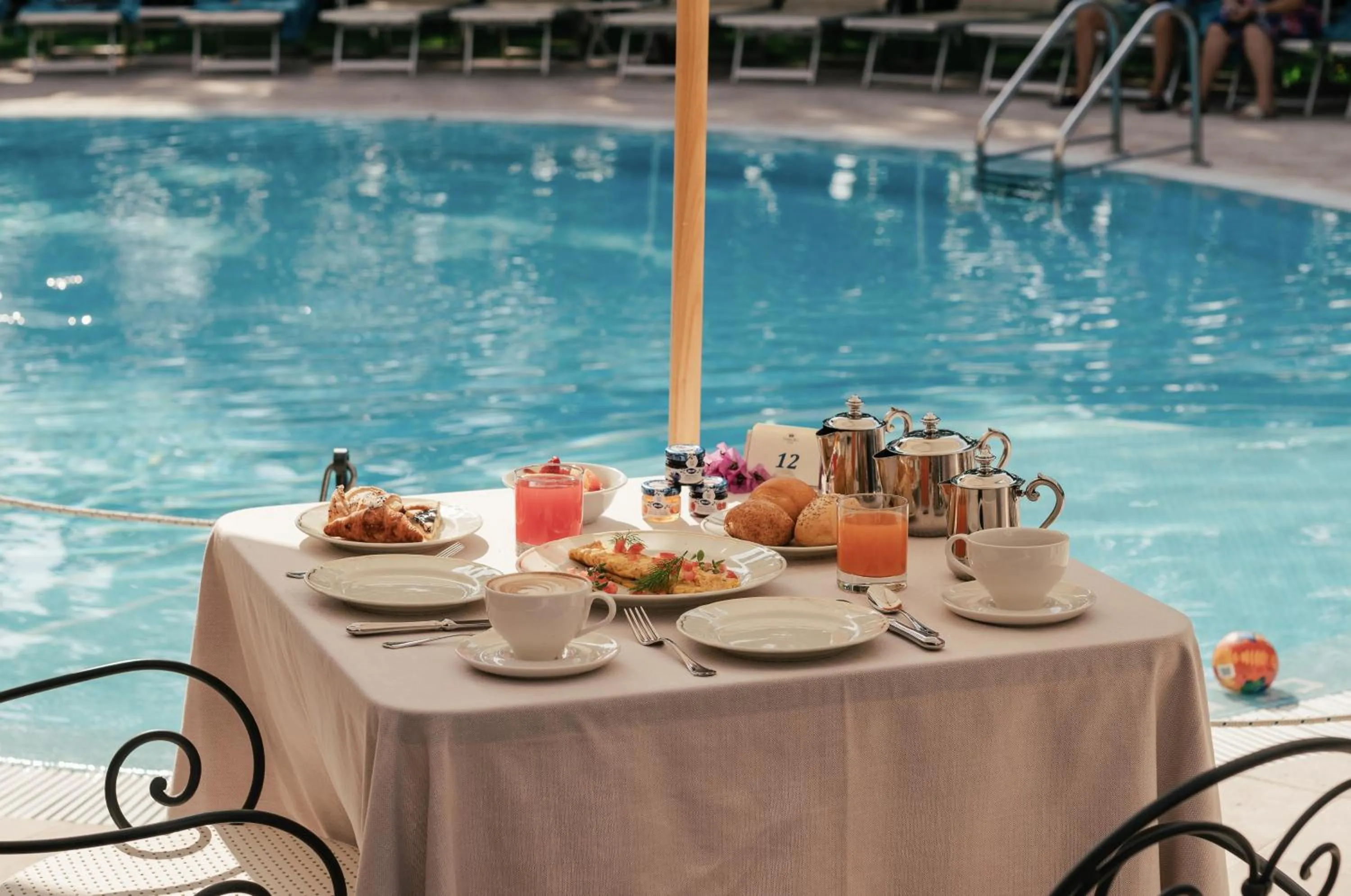 Breakfast in Hotel Savoy Palace