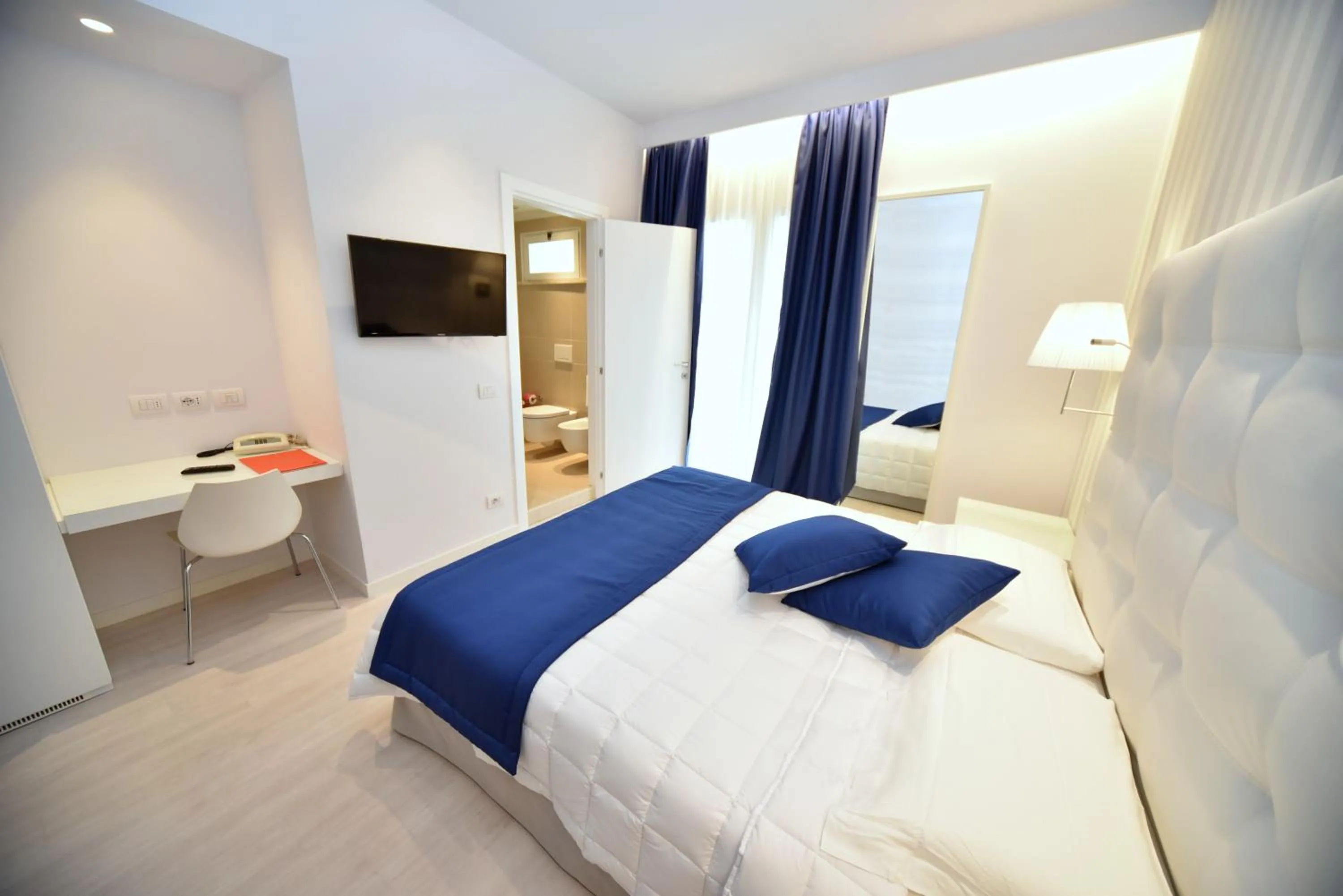 Balcony/Terrace, Bed in Hotel Fedora Riccione - FRONTE MARE