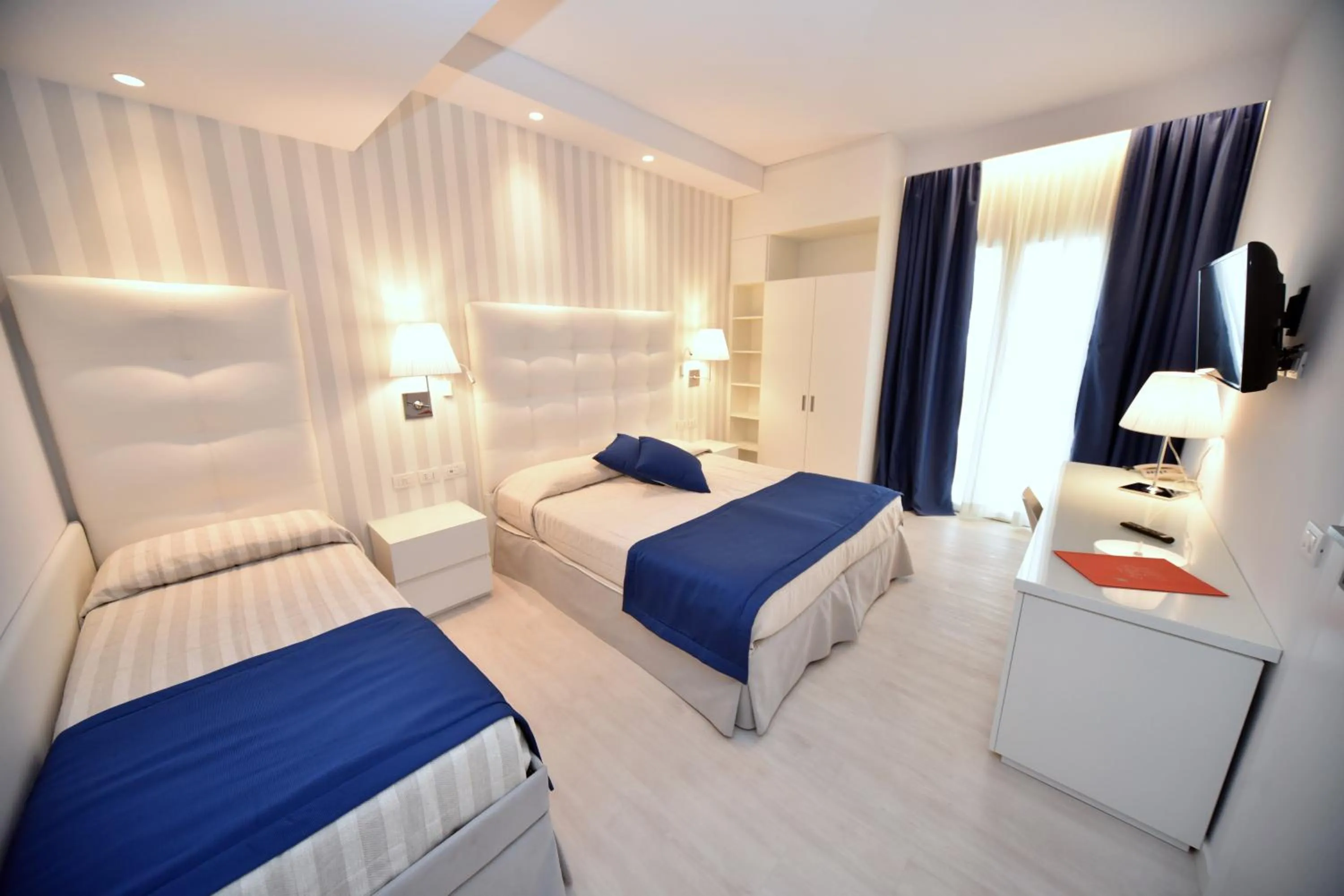 Balcony/Terrace, Bed in Hotel Fedora Riccione - FRONTE MARE