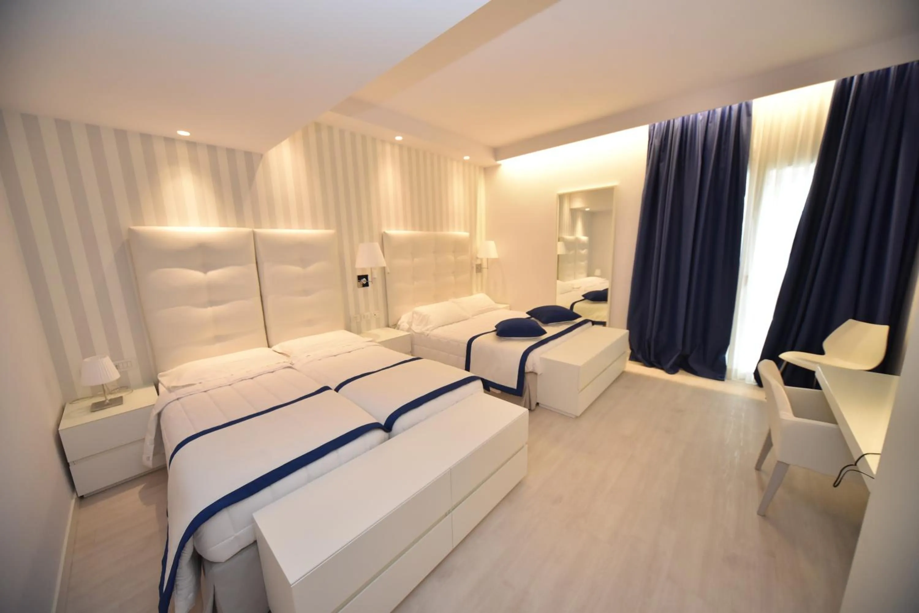 Balcony/Terrace, Bed in Hotel Fedora Riccione - FRONTE MARE