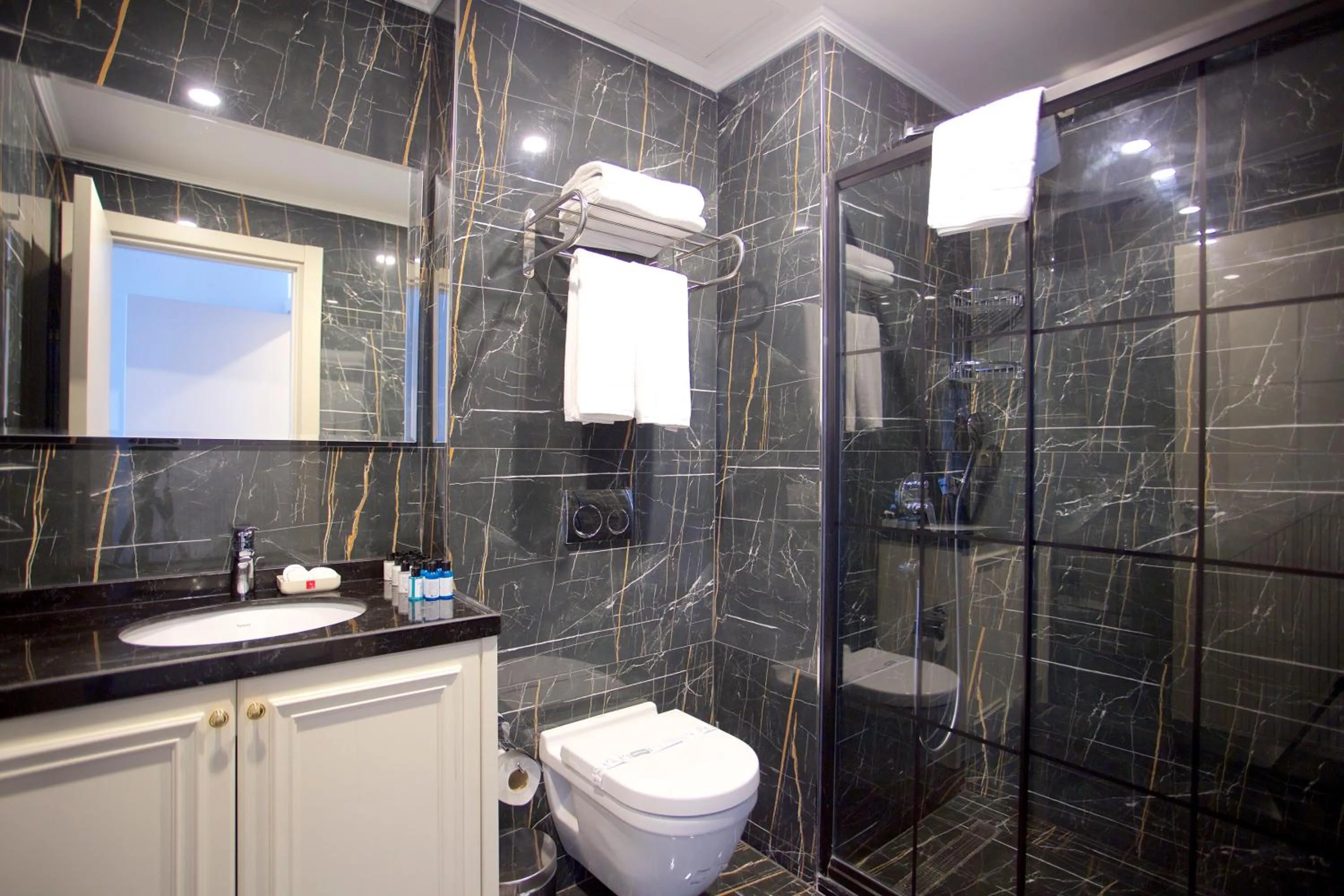 Shower in Princely Suites Nişantaşı