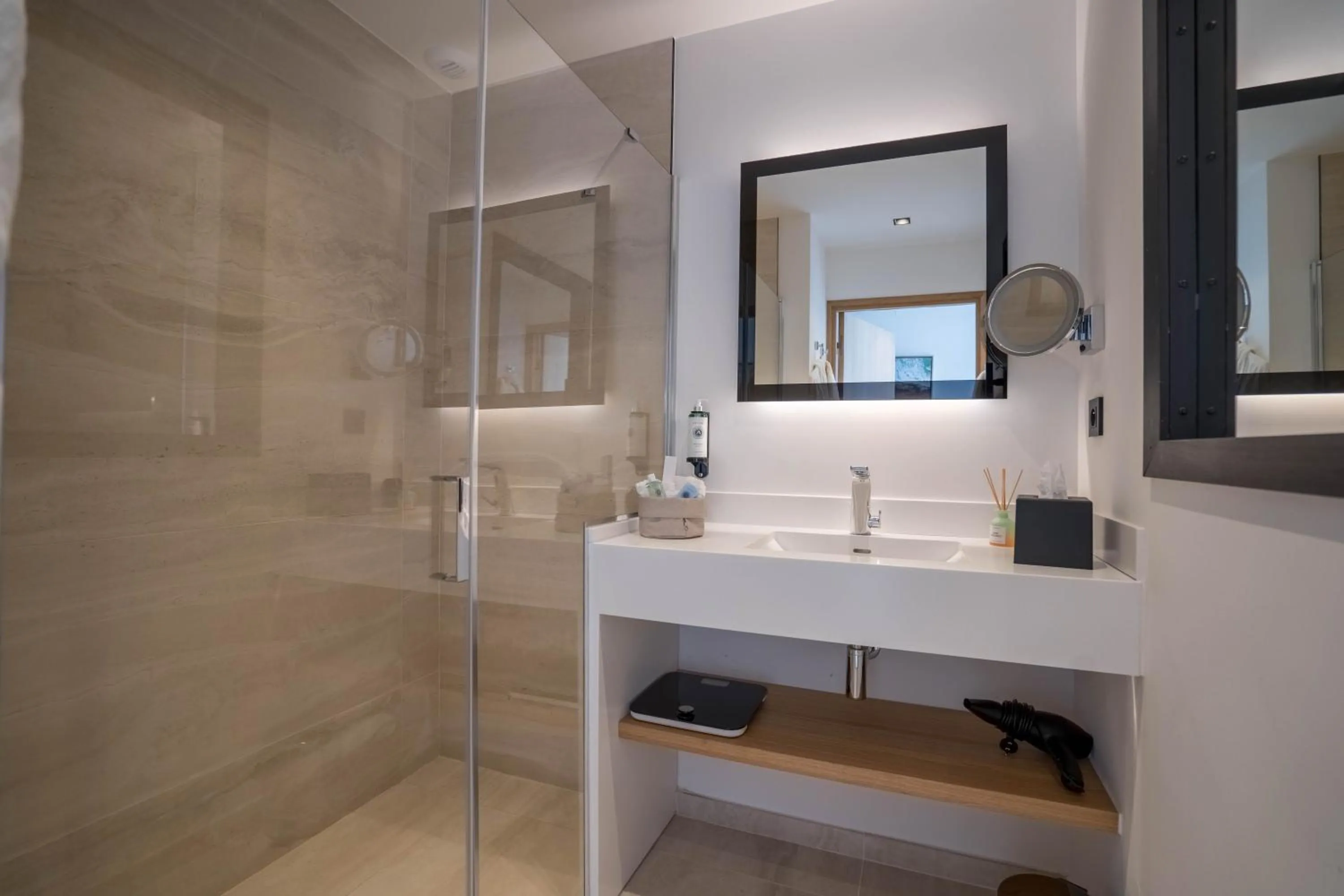 Bathroom in EDEN HÔTEL