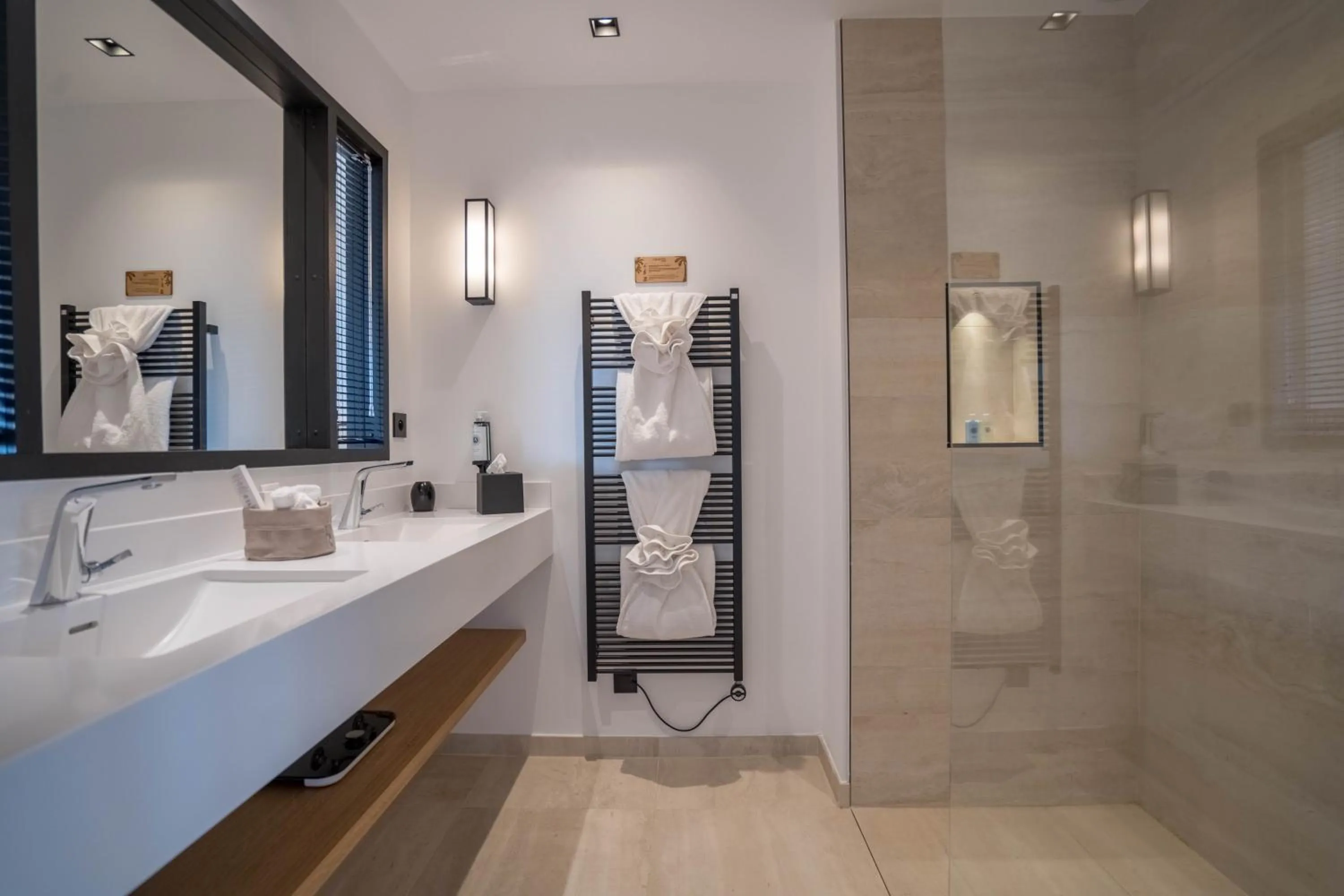 Bathroom in EDEN HÔTEL