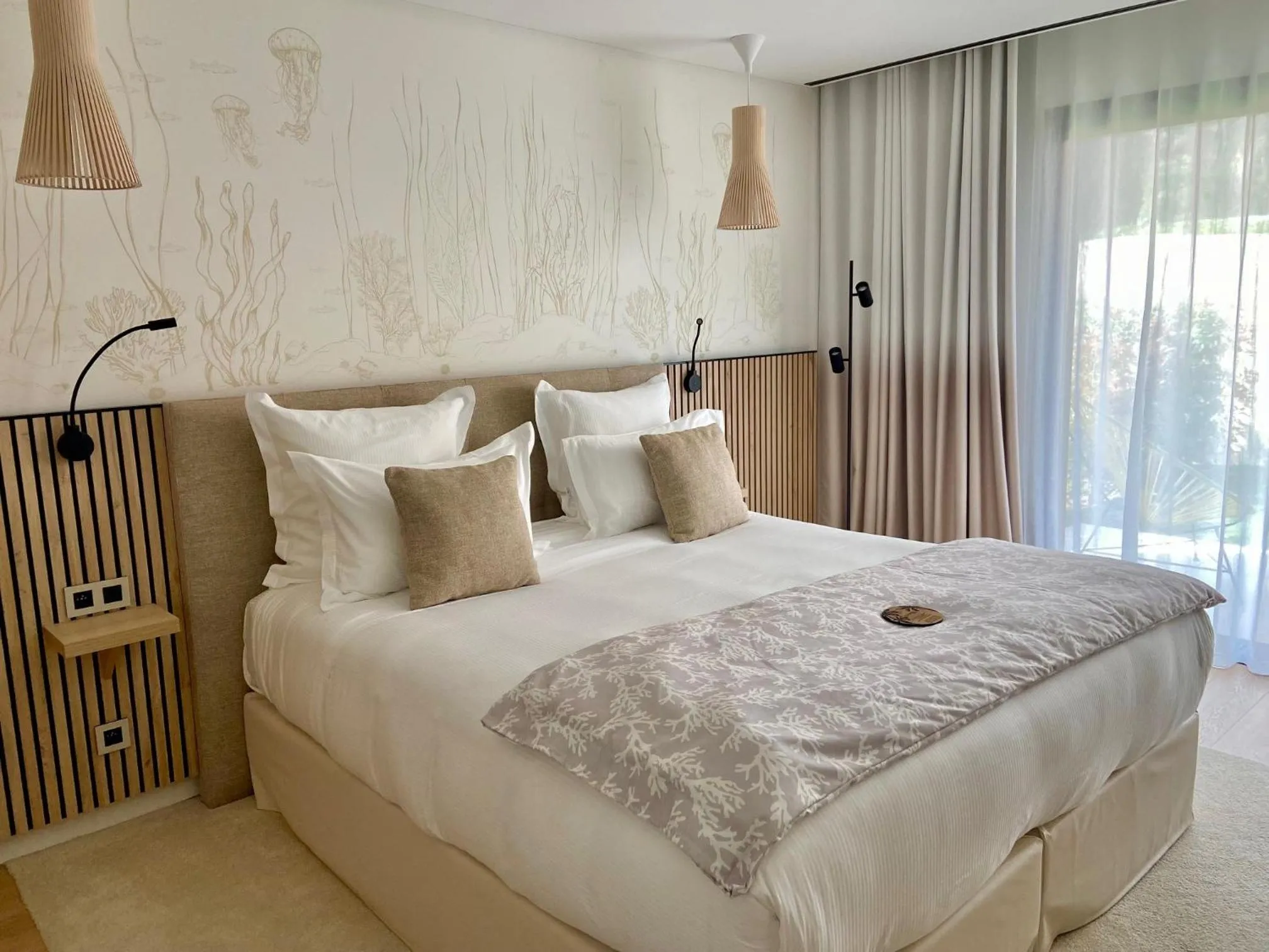 Garden view in EDEN HÔTEL