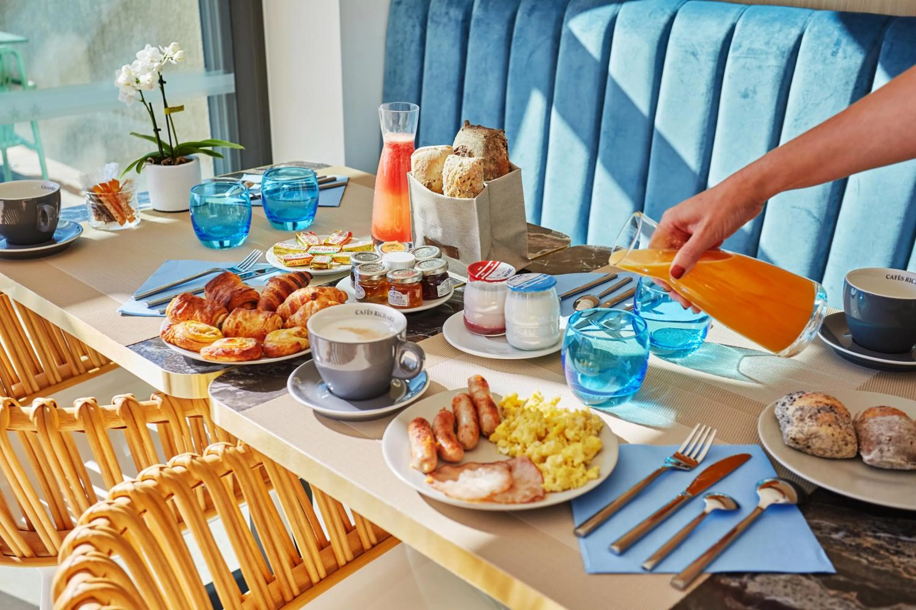 Food and drinks in EDEN HÔTEL