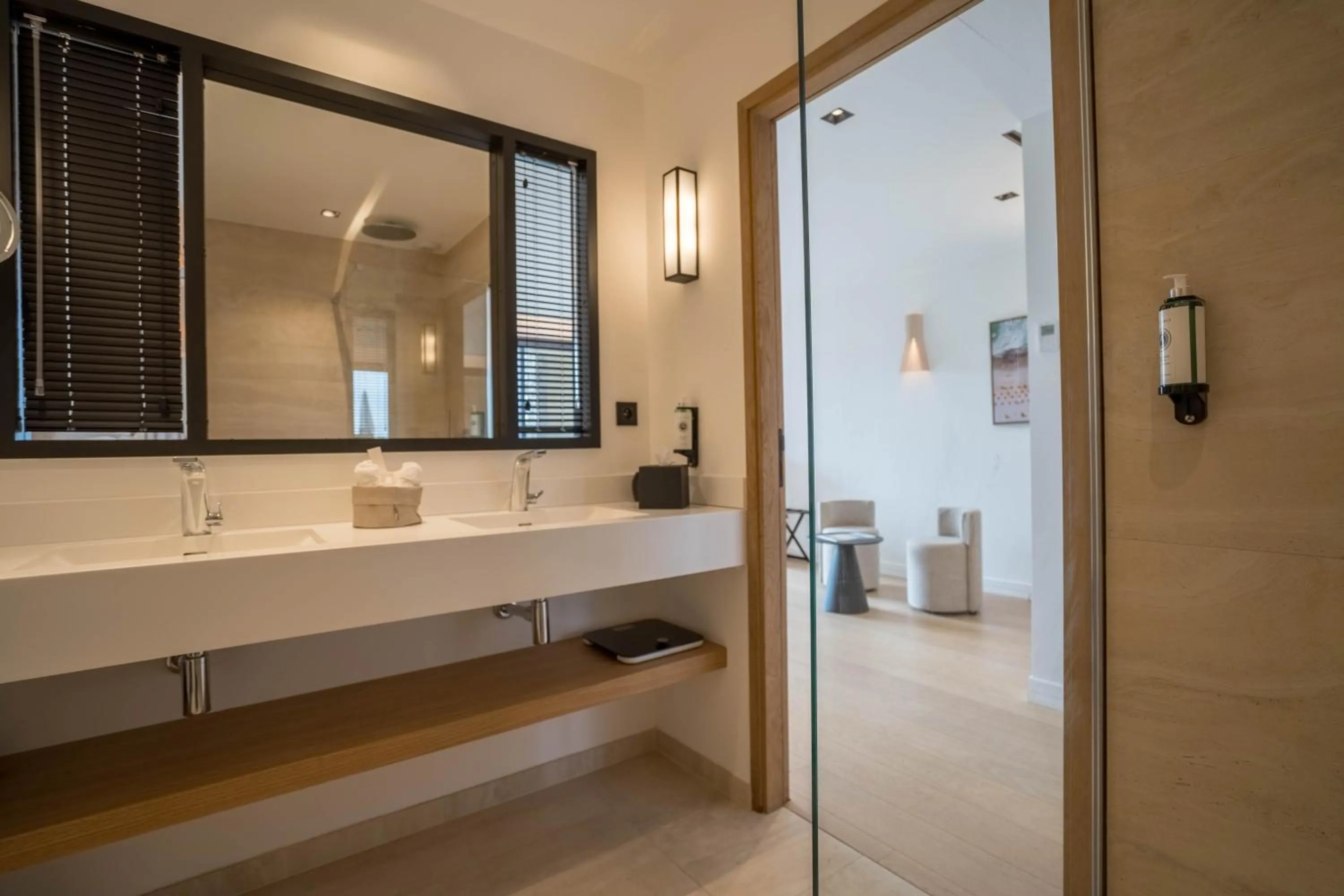 Bathroom in EDEN HÔTEL