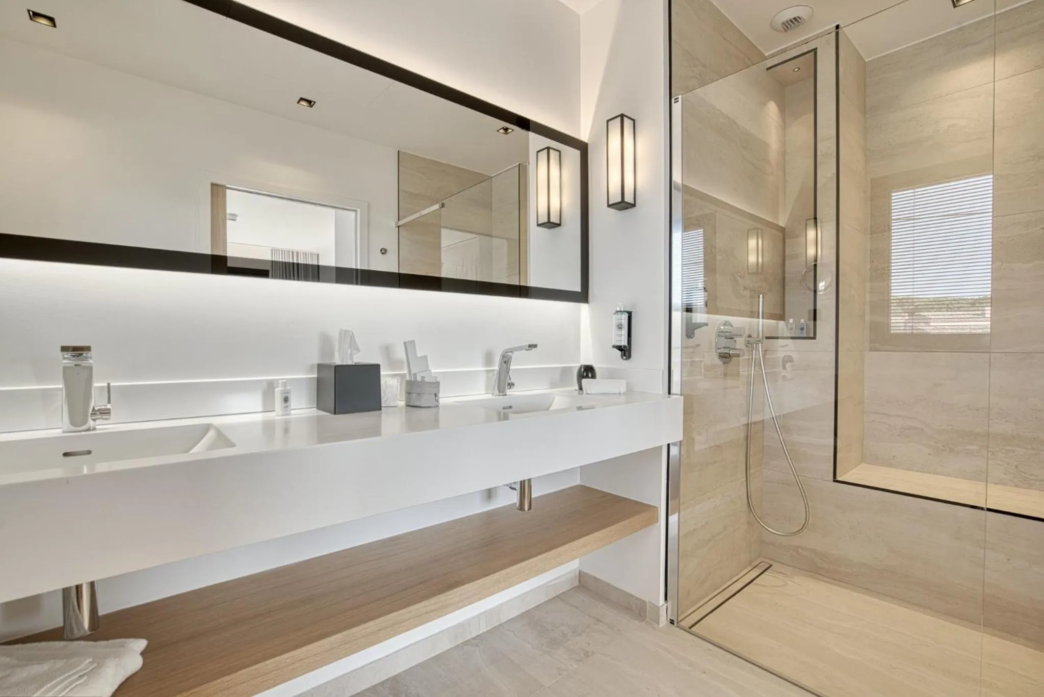 Bathroom in EDEN HÔTEL