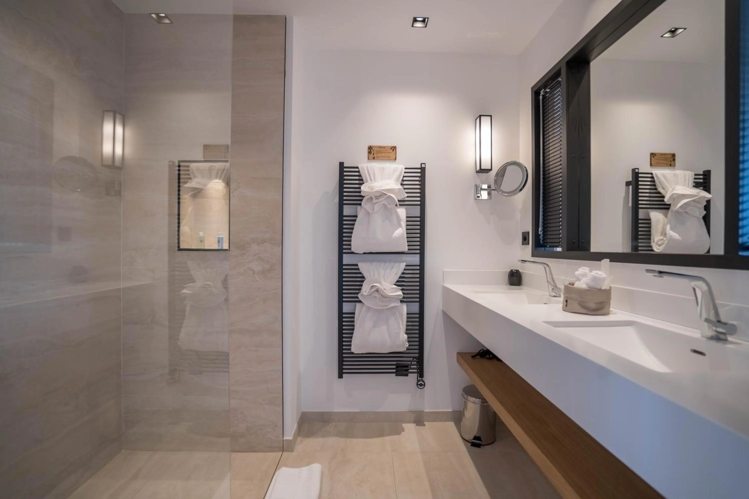 Bathroom in EDEN HÔTEL