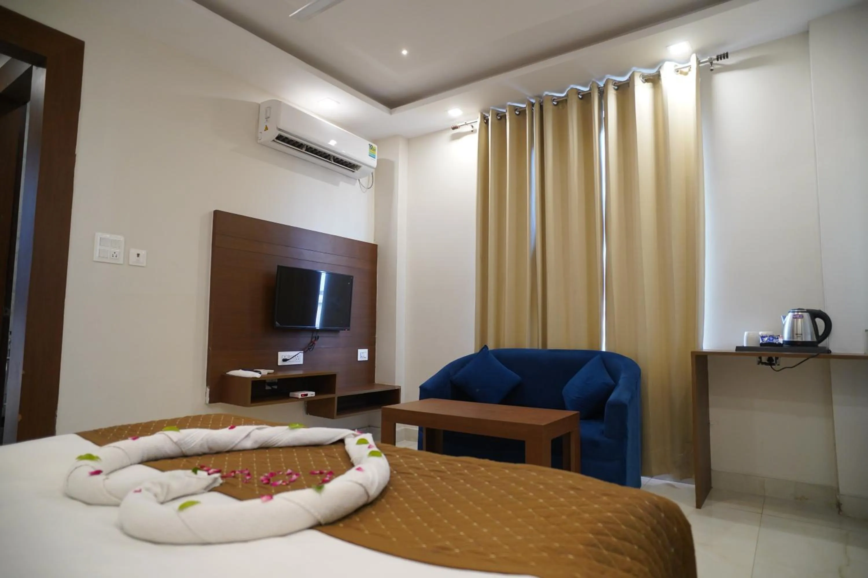 Bed in ShriGo Hotel Haridwar