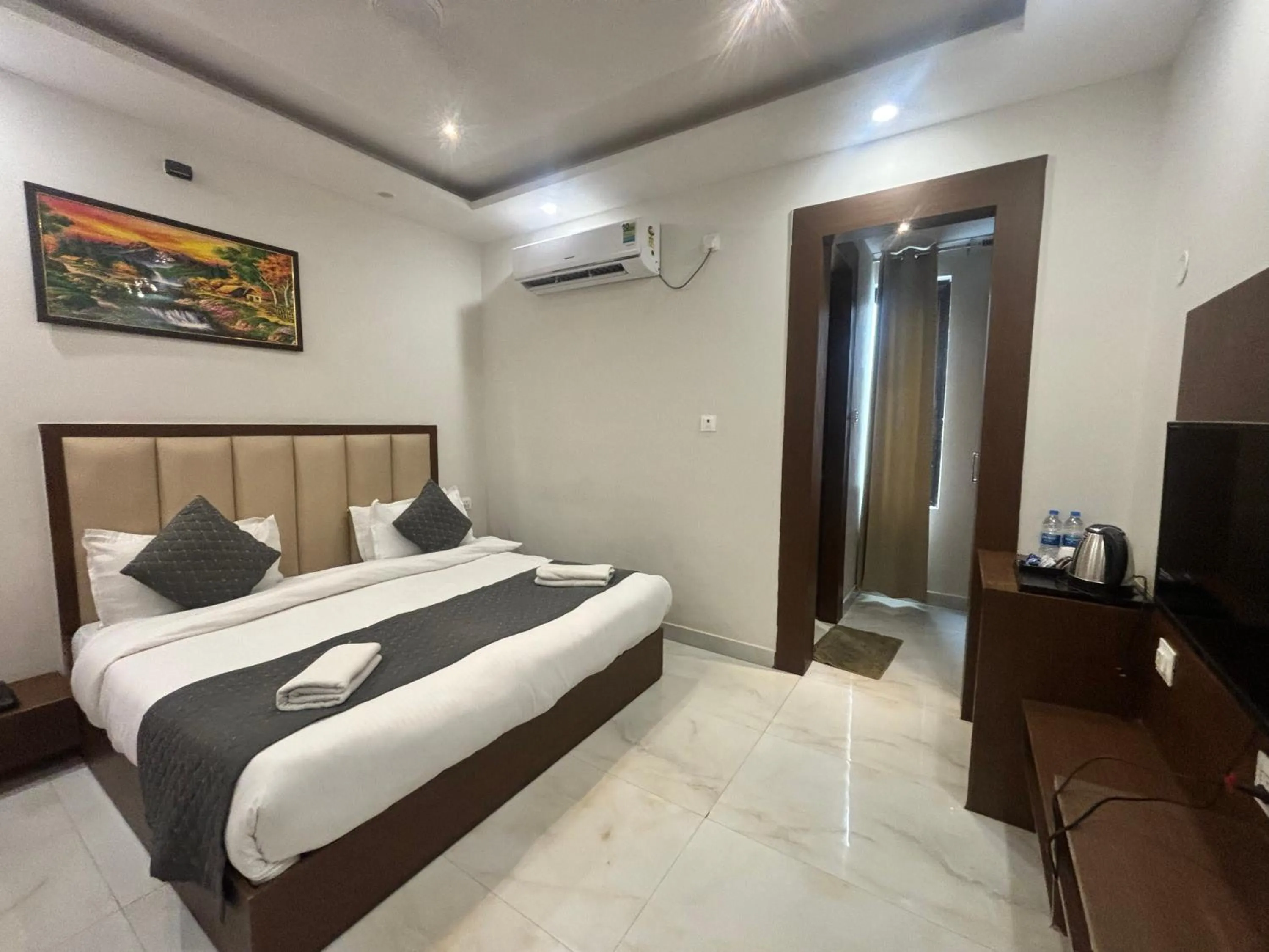 Photo of the whole room in ShriGo Hotel Haridwar