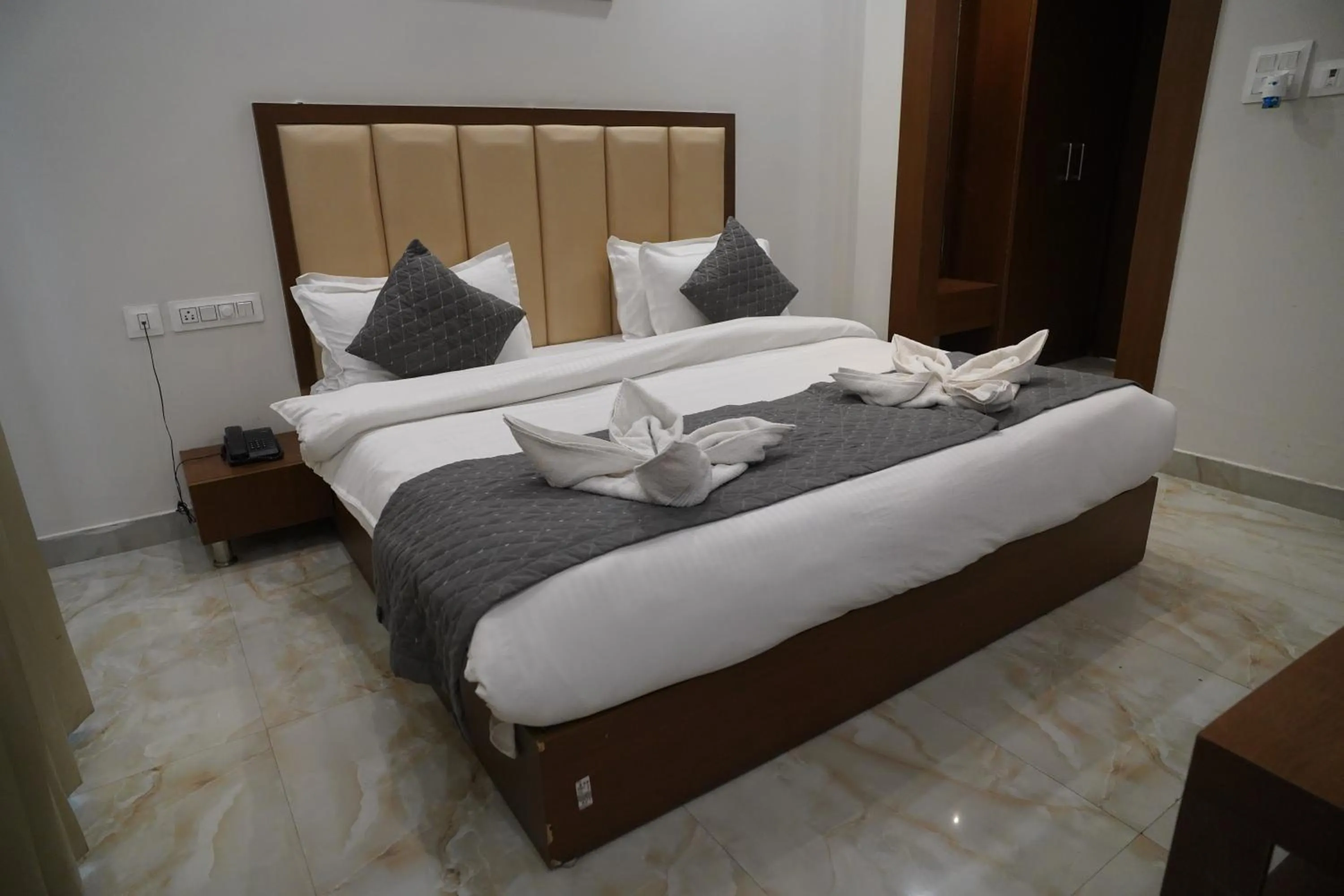 Bed in ShriGo Hotel Haridwar