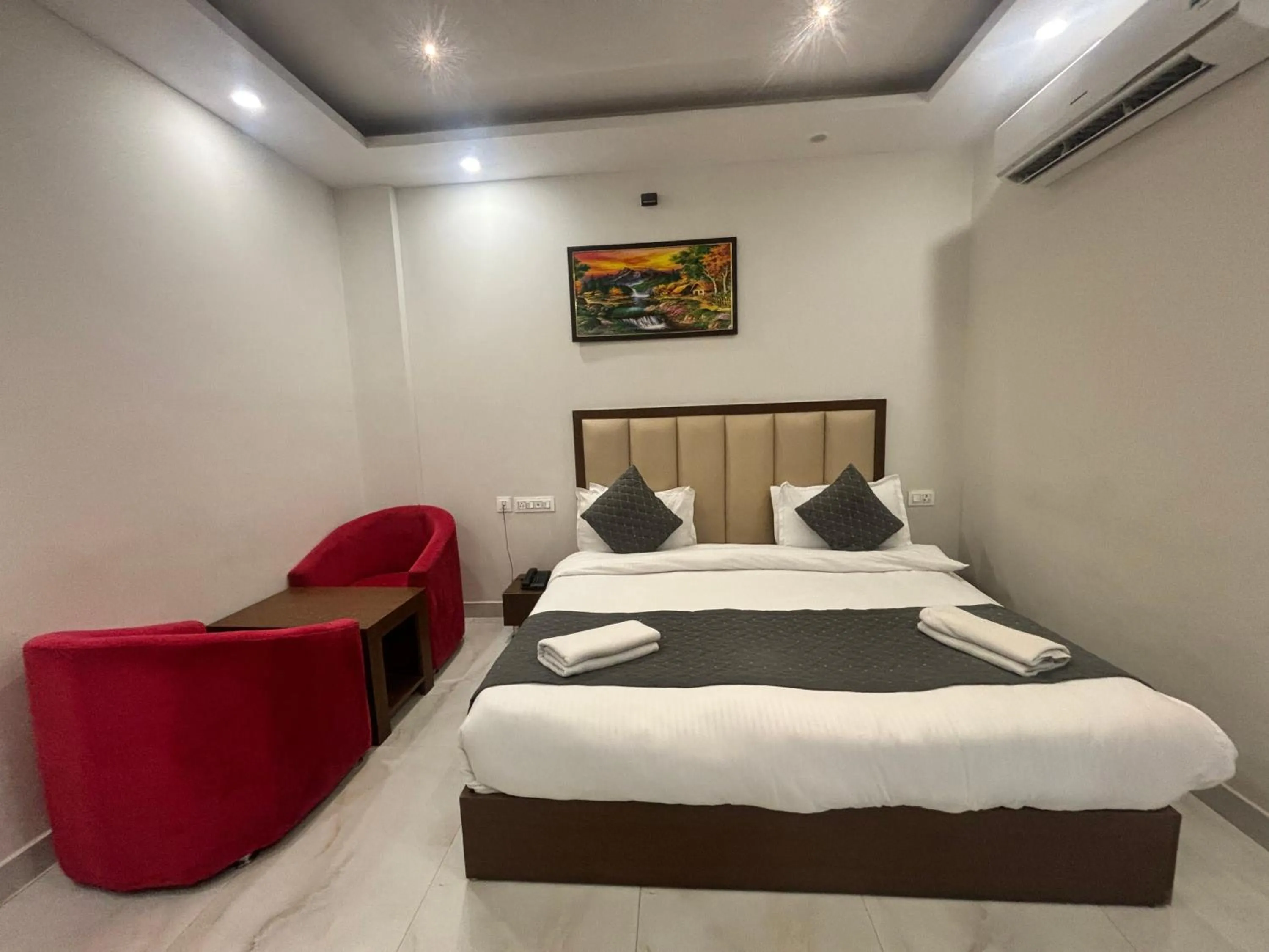 Bed in ShriGo Hotel Haridwar
