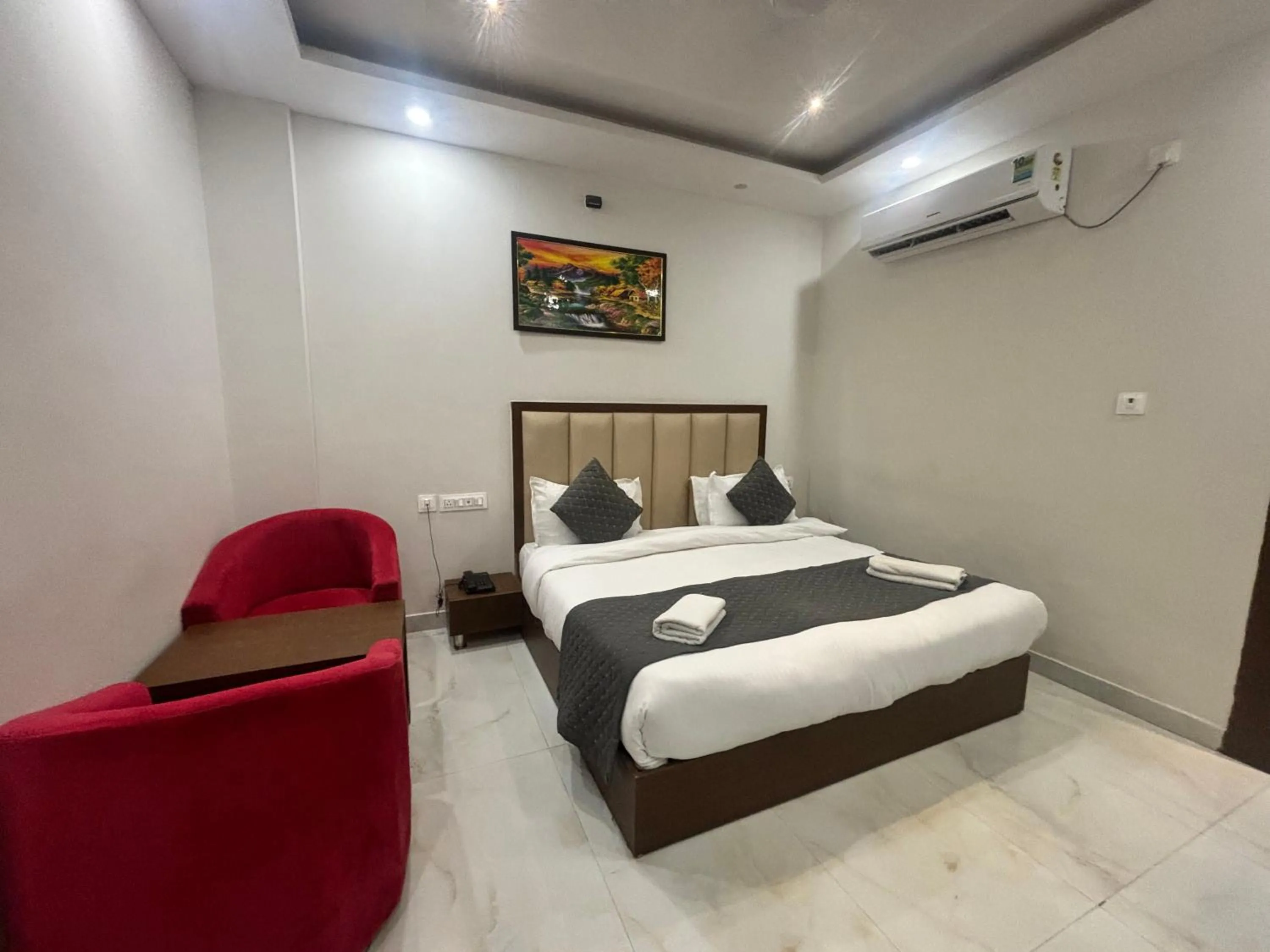 Bed in ShriGo Hotel Haridwar