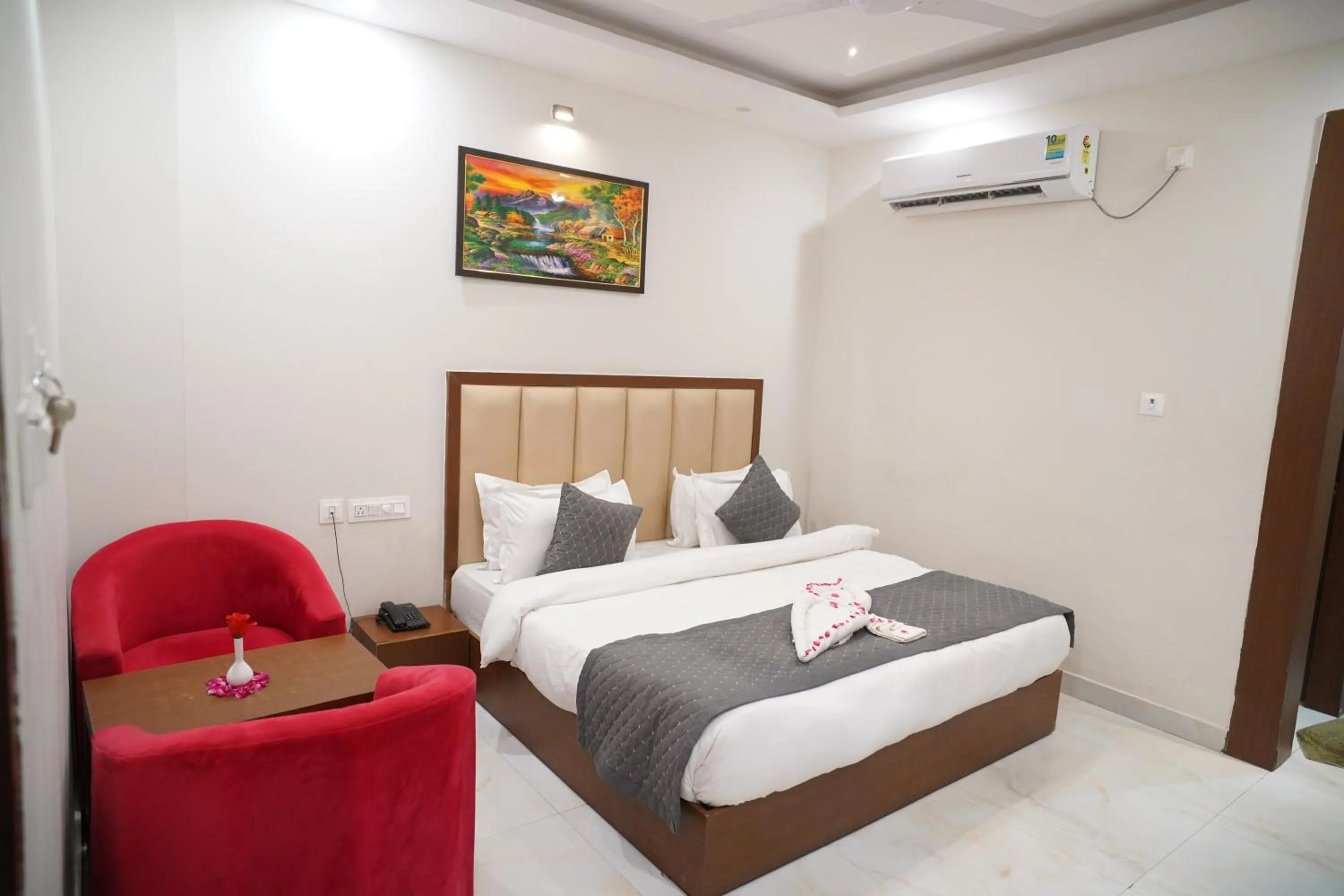 Bed in ShriGo Hotel Haridwar