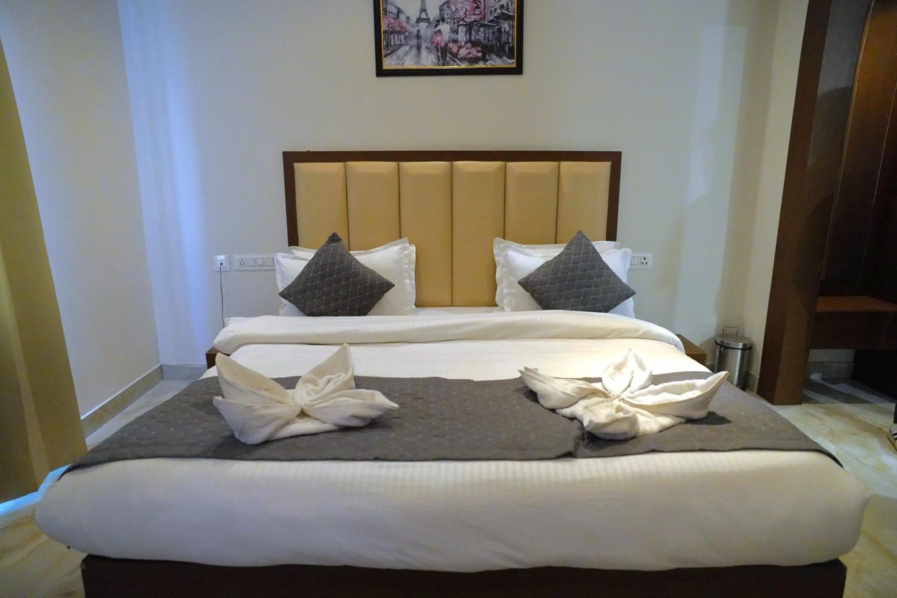 Bed in ShriGo Hotel Haridwar