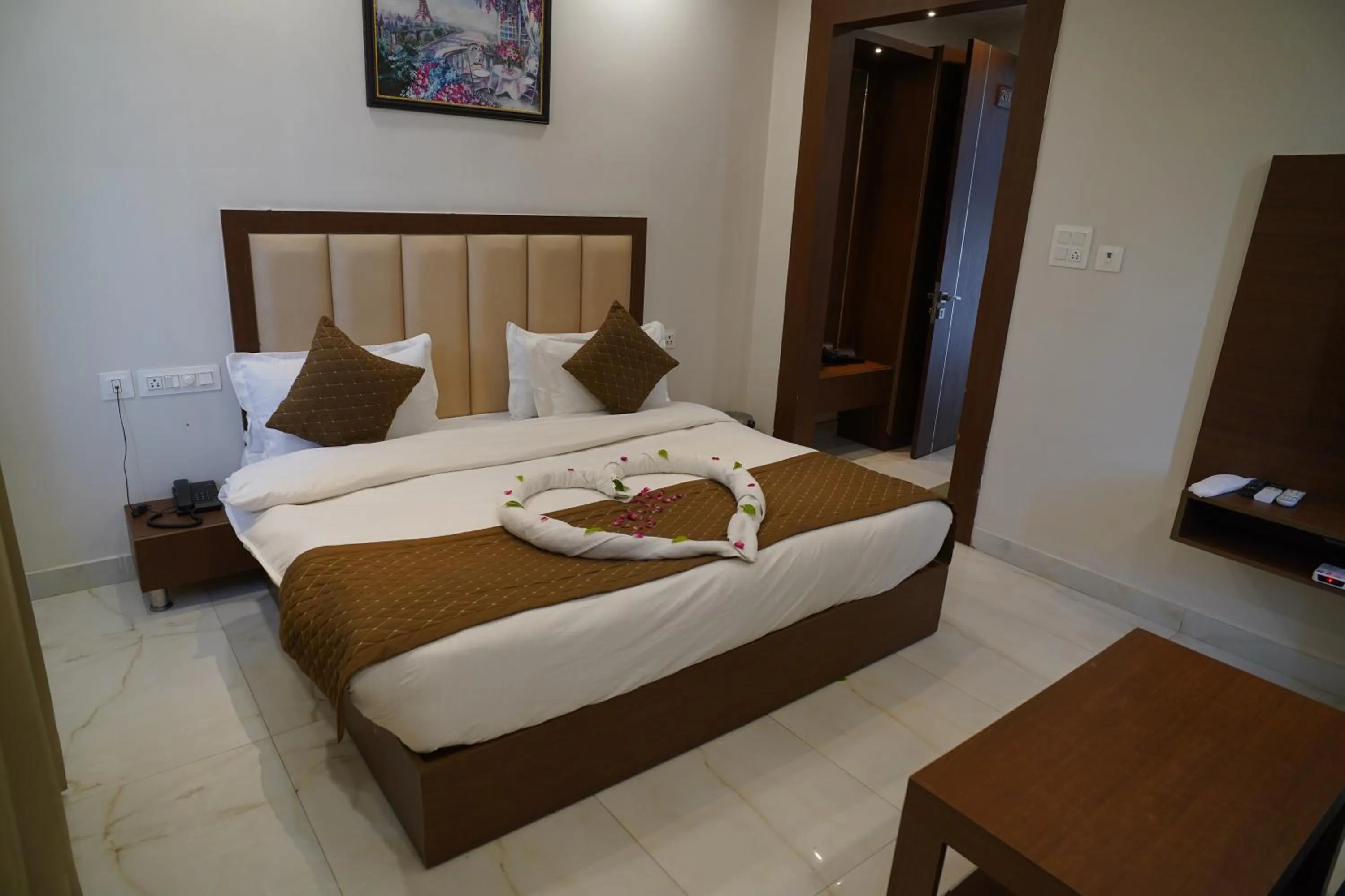 Bed in ShriGo Hotel Haridwar