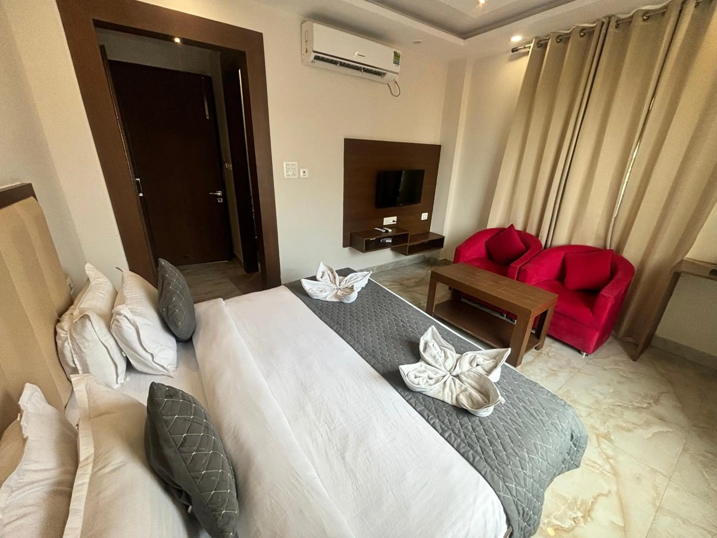 Photo of the whole room in ShriGo Hotel Haridwar