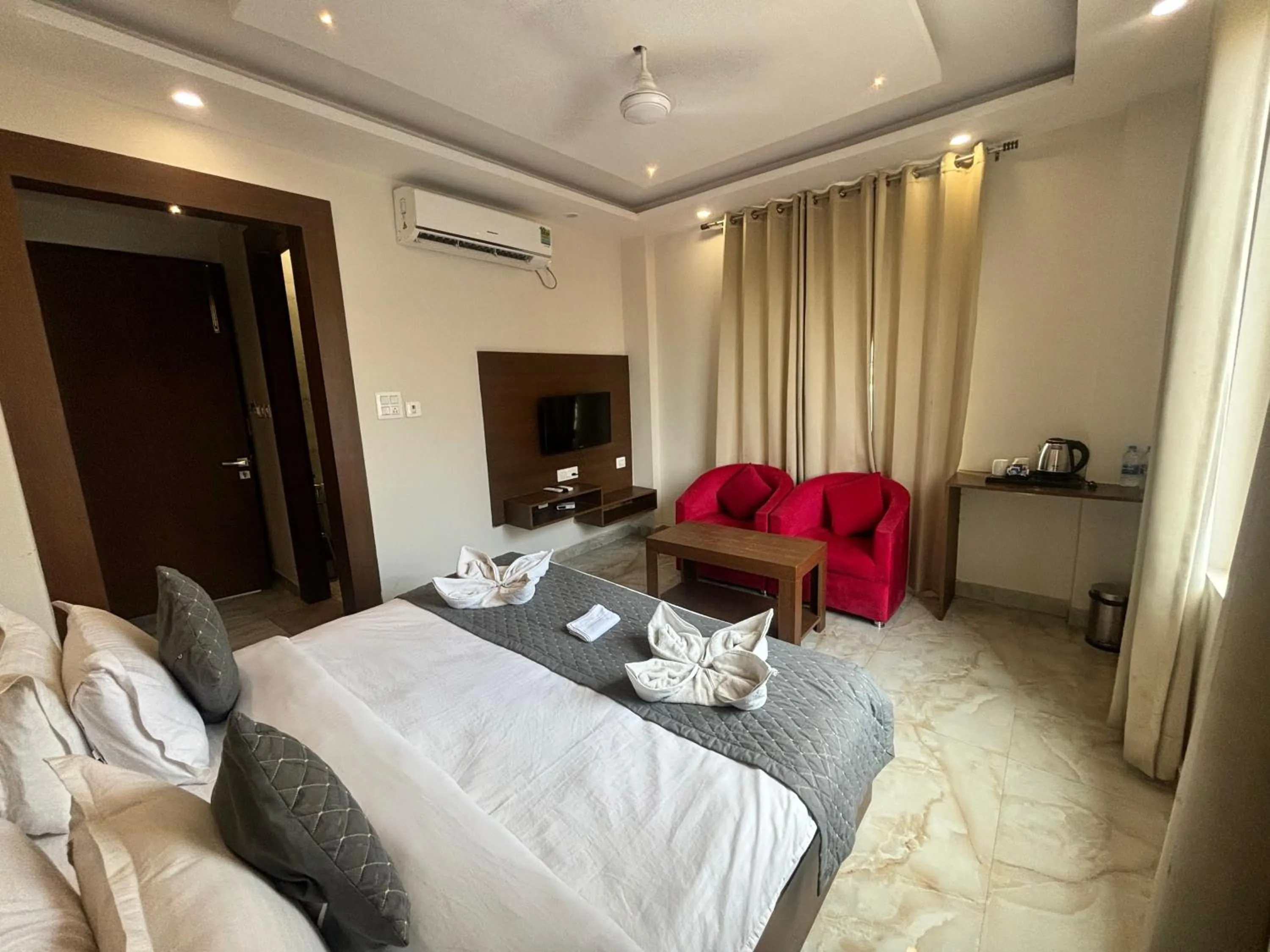 Bed in ShriGo Hotel Haridwar