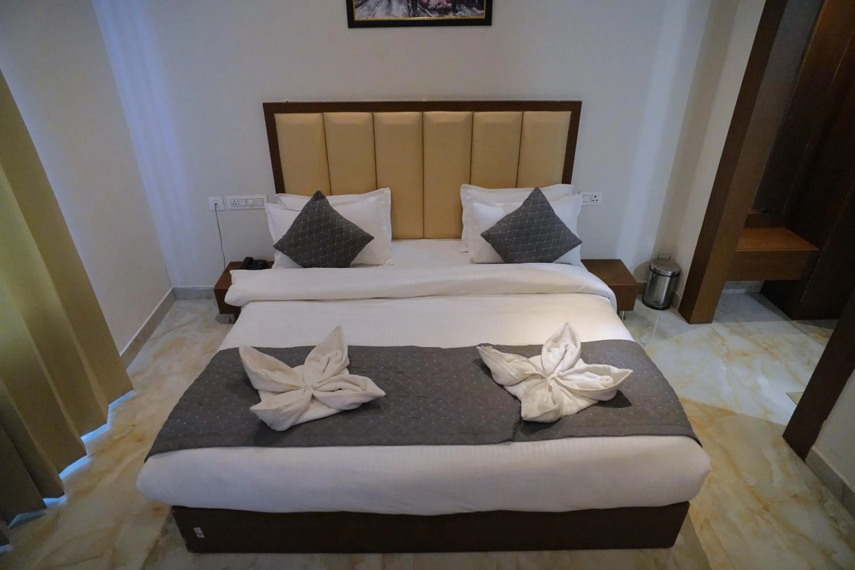 Bed in ShriGo Hotel Haridwar