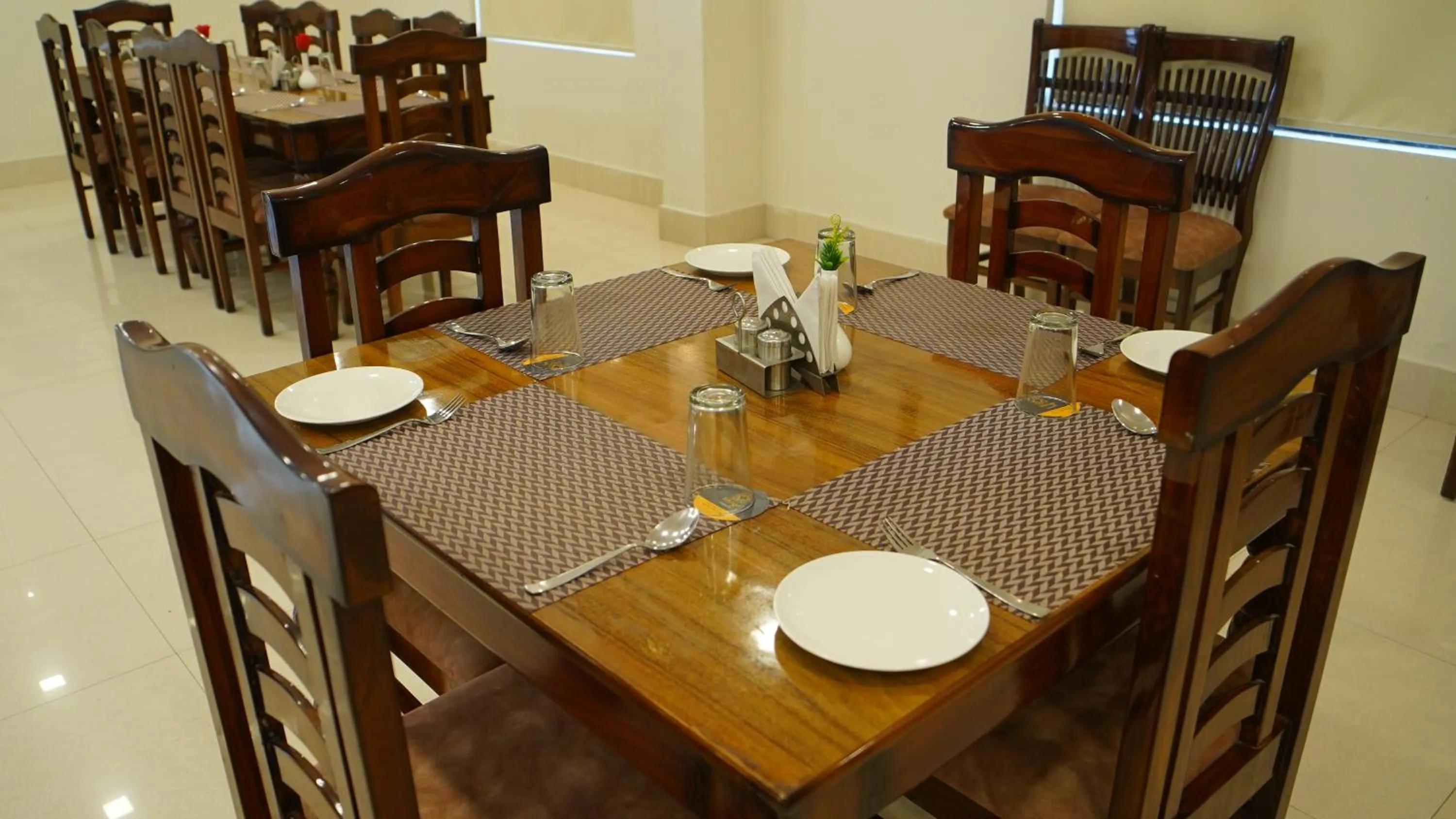 Restaurant/places to eat in ShriGo Hotel Haridwar