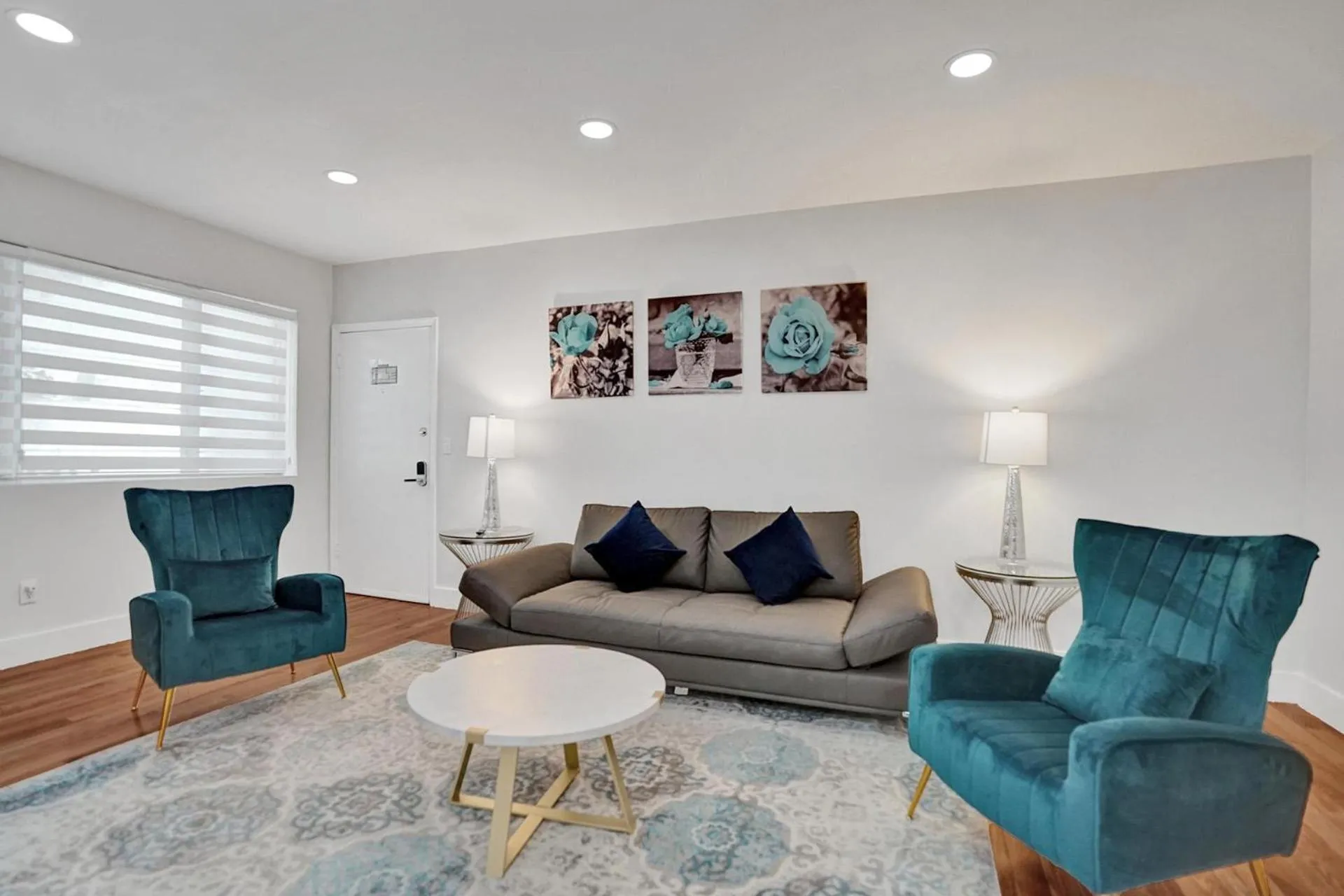 Living room in Bay Harbor Suites