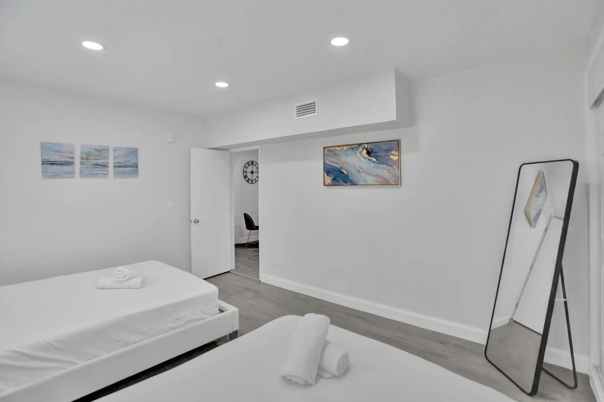 Bed in Bay Harbor Suites