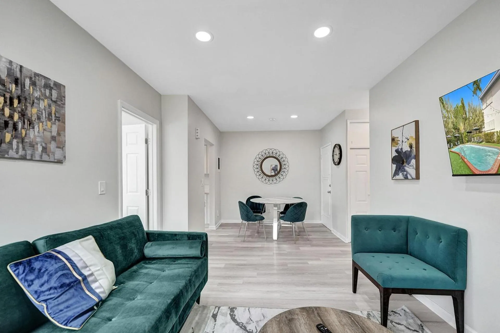 Living room in Bay Harbor Suites