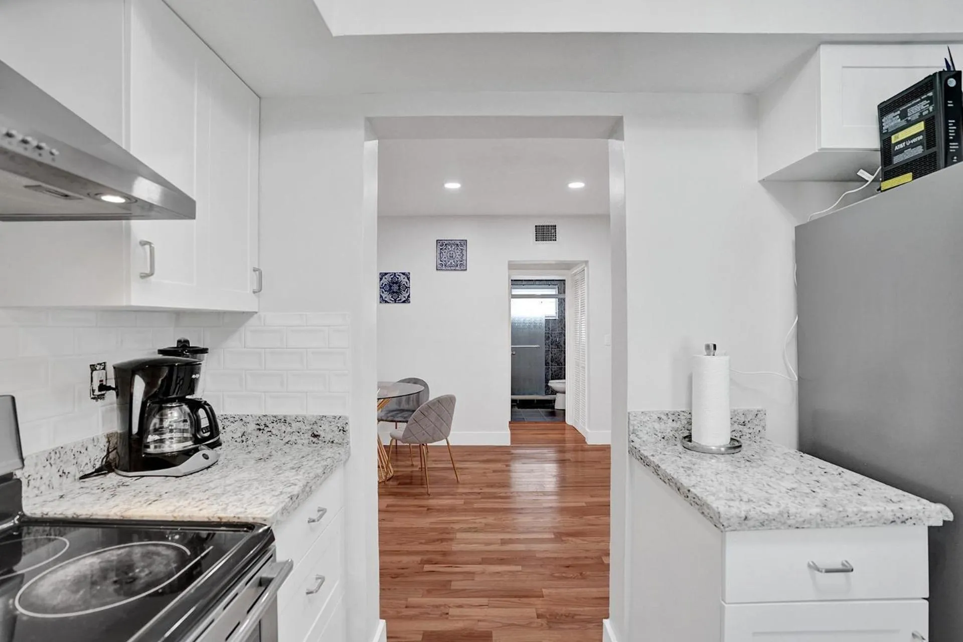Kitchen or kitchenette in Bay Harbor Suites