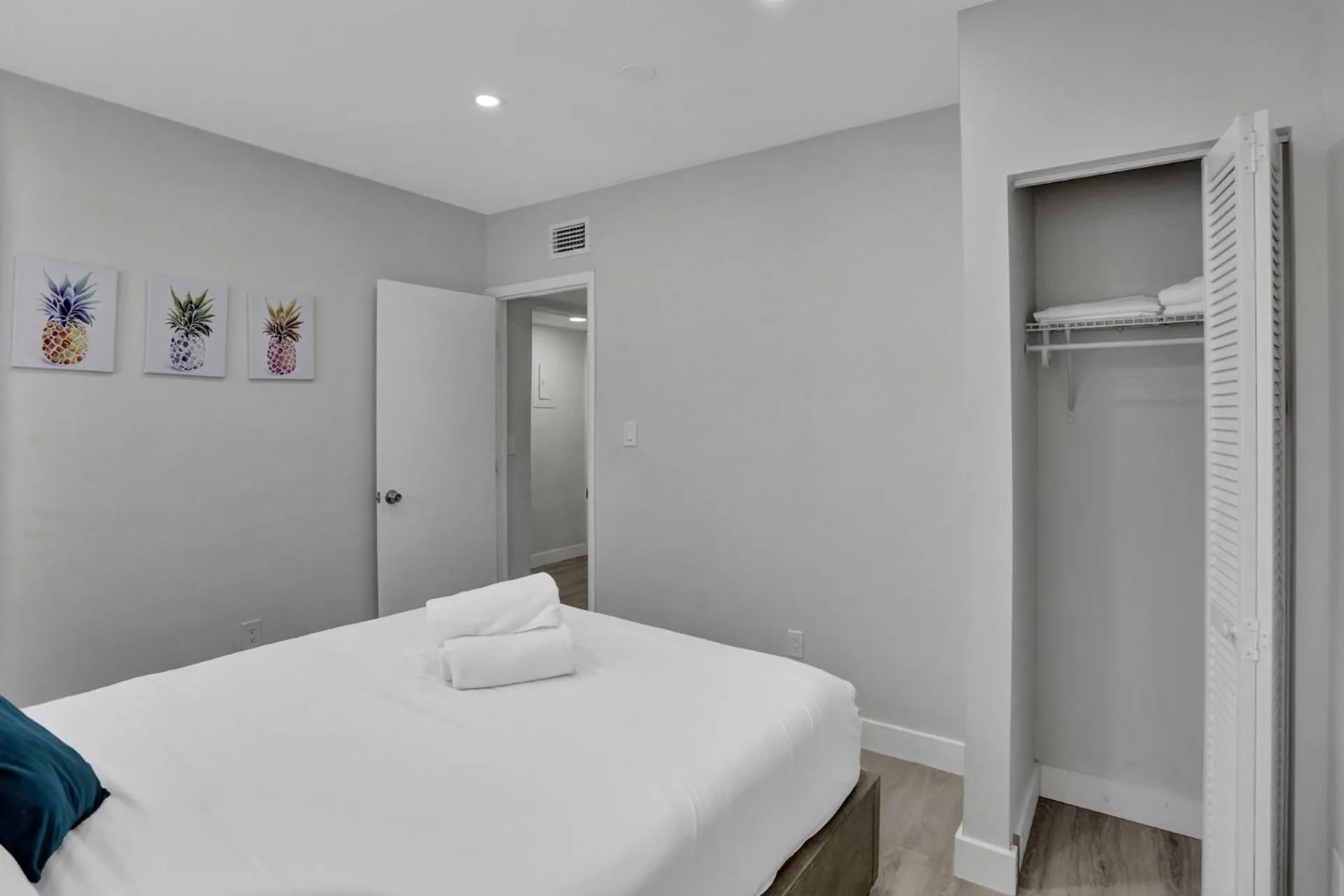 Bed in Bay Harbor Suites