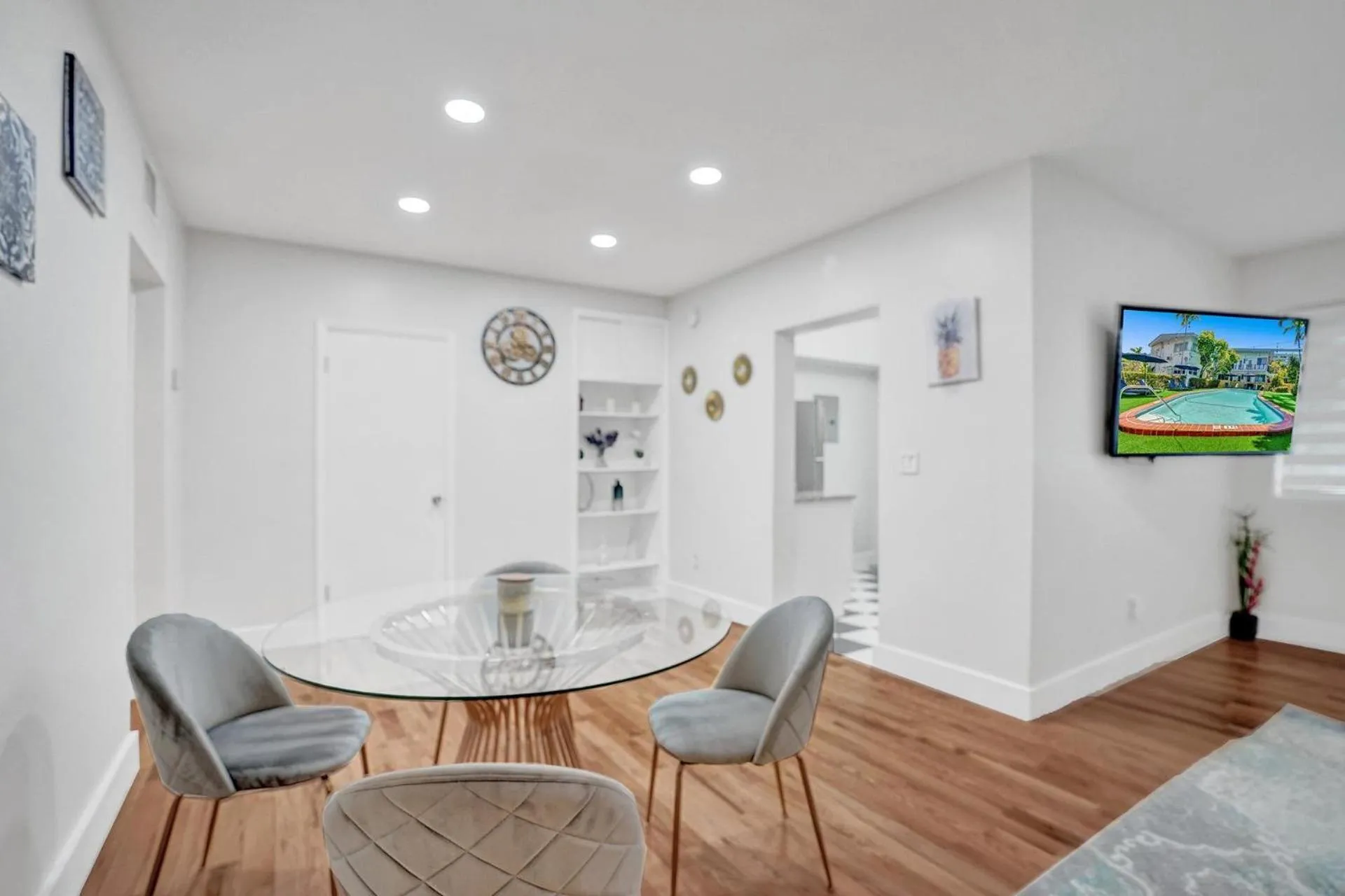 Dining area in Bay Harbor Suites
