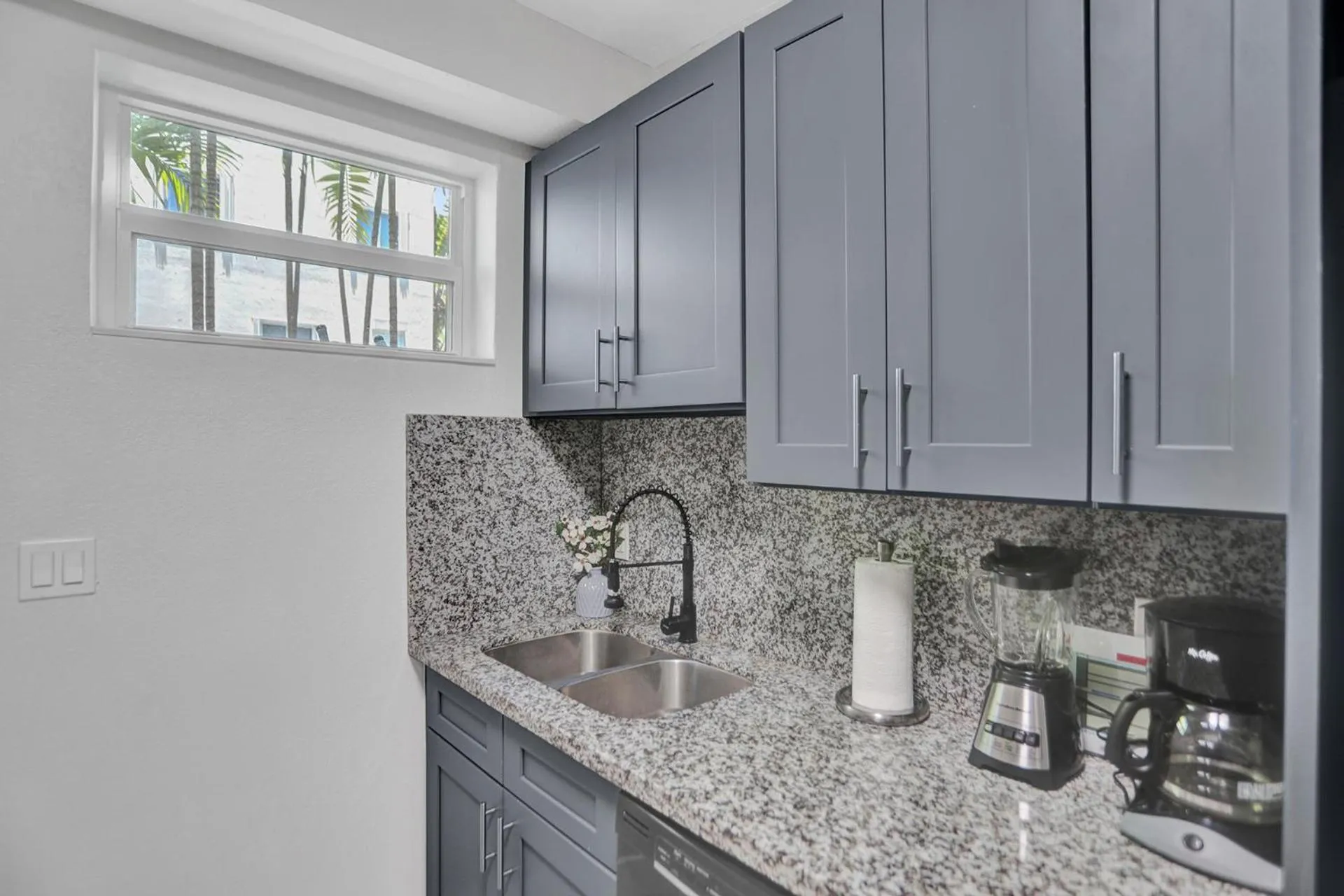 Kitchen or kitchenette in Bay Harbor Suites