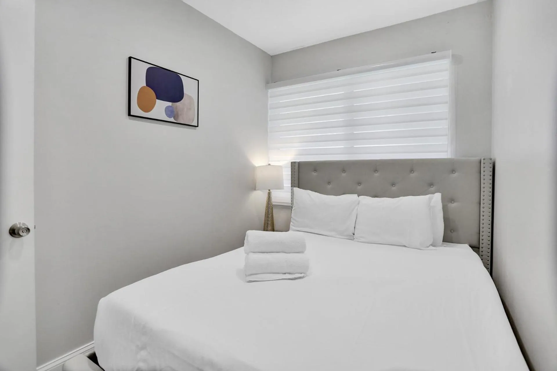 Bed in Bay Harbor Suites