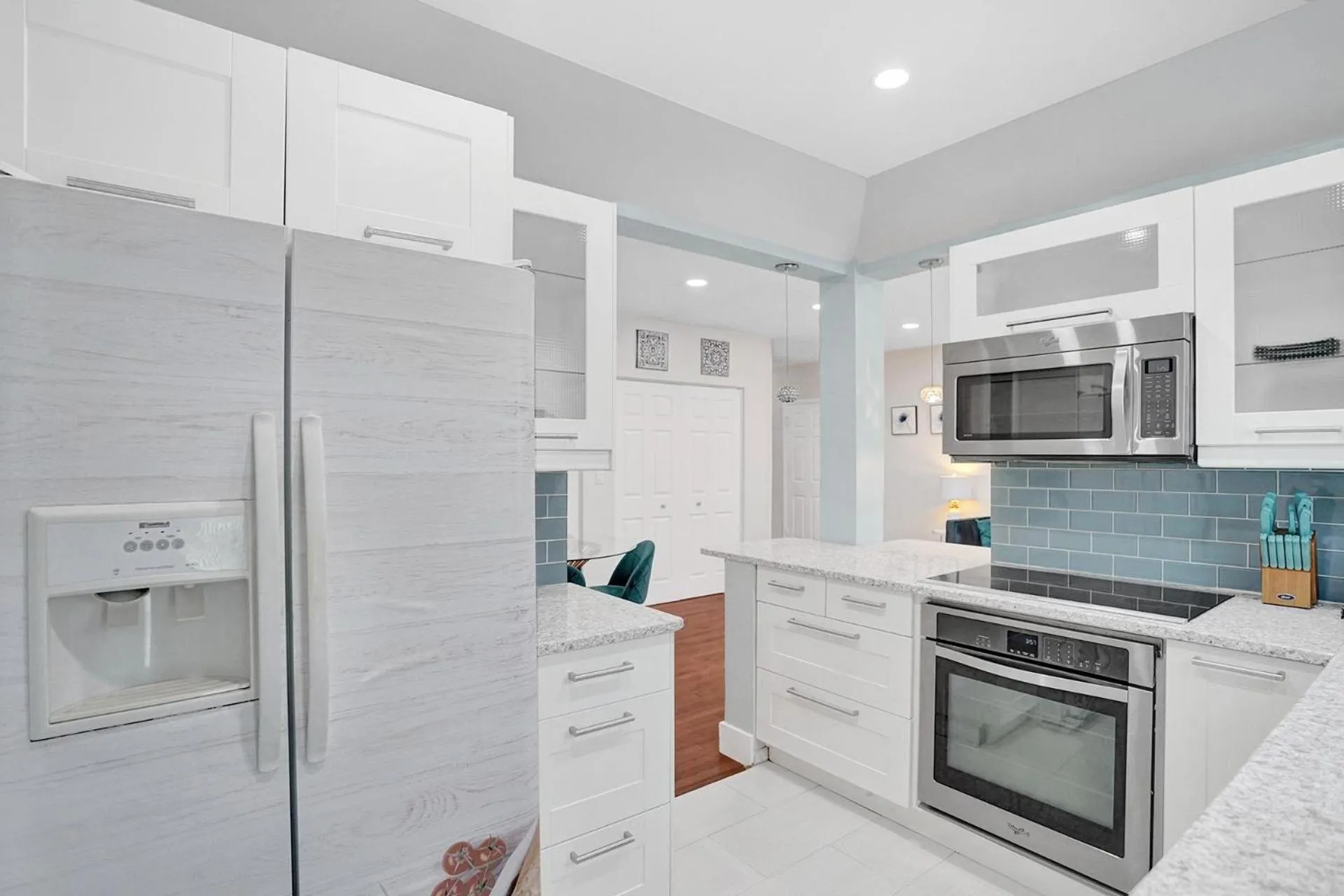 Kitchen or kitchenette in Bay Harbor Suites