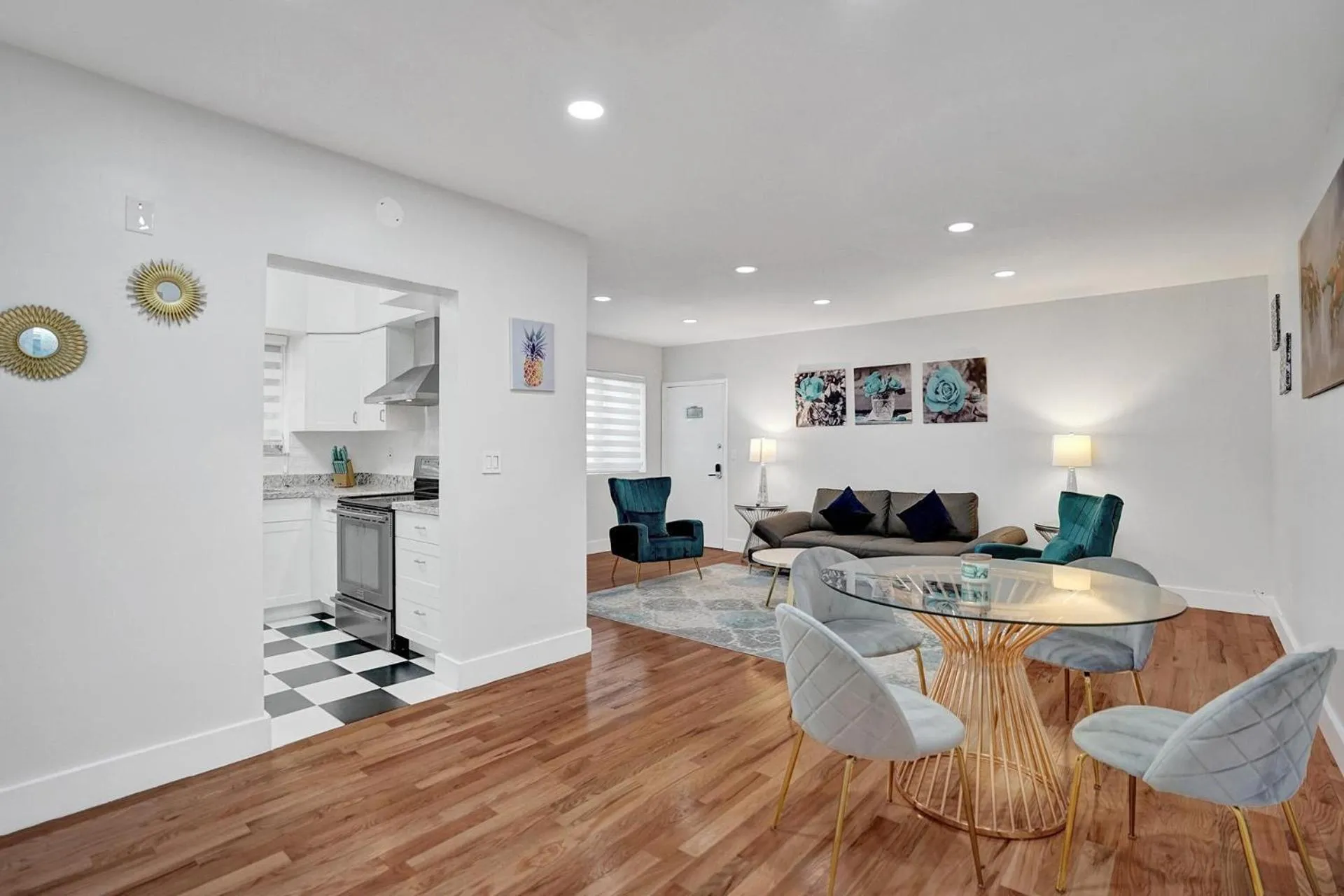 Living room in Bay Harbor Suites