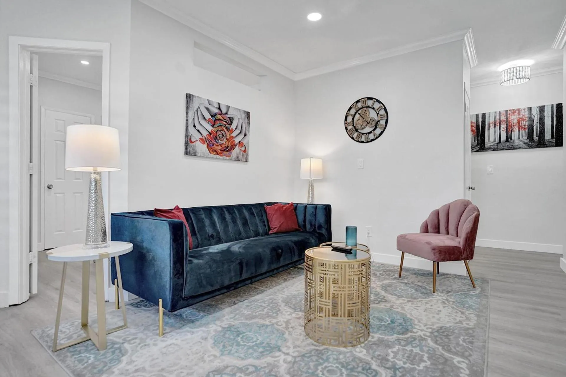 Living room in Bay Harbor Suites