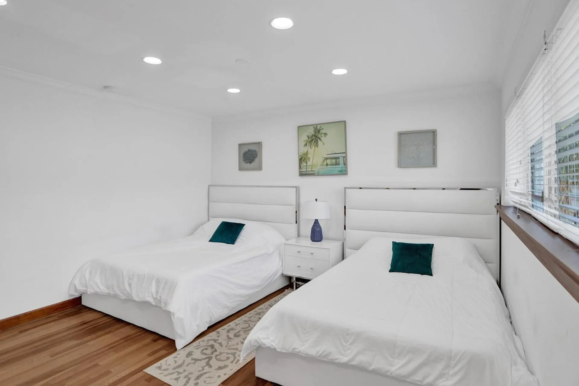 Bed in Bay Harbor Suites