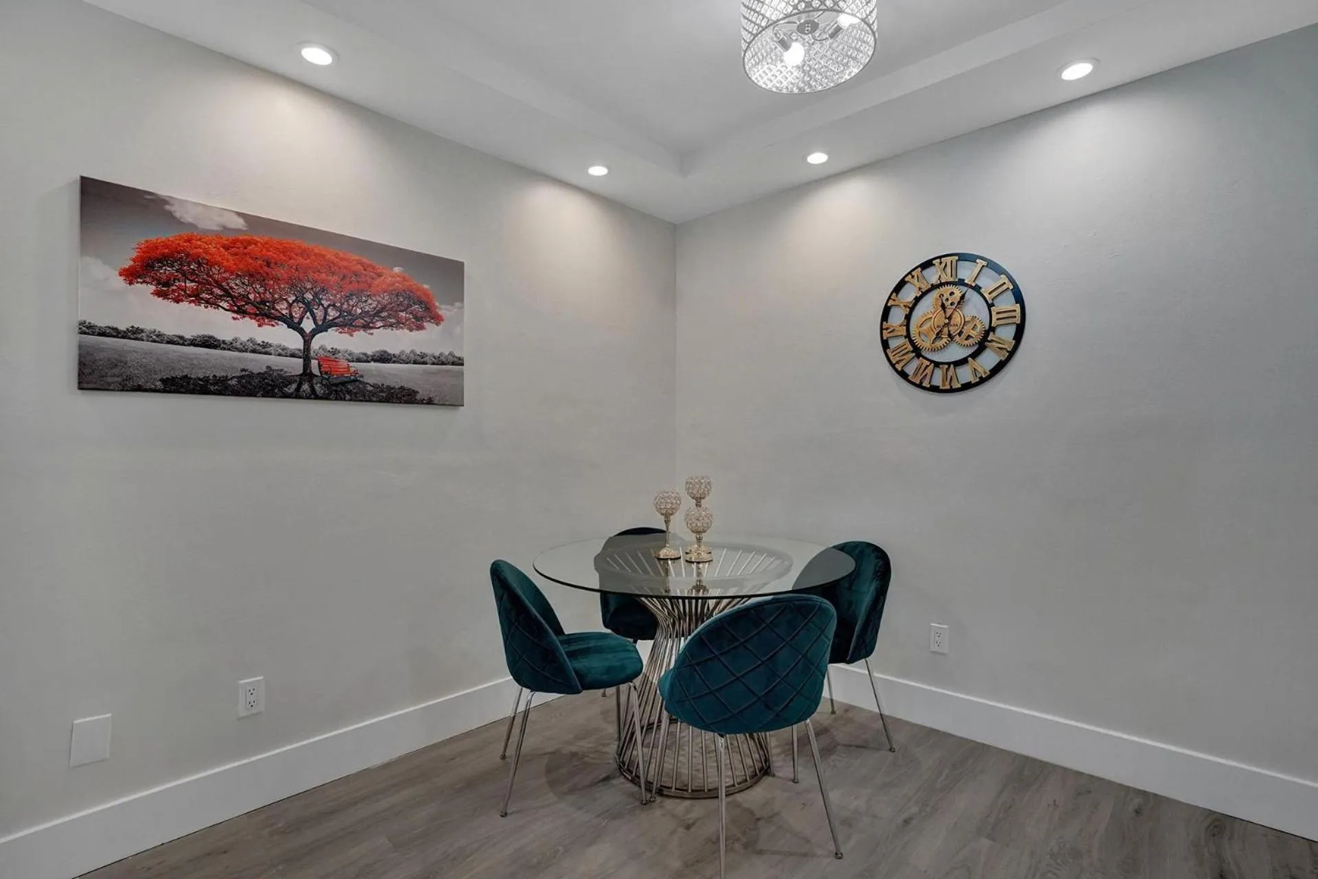 Dining area in Bay Harbor Suites