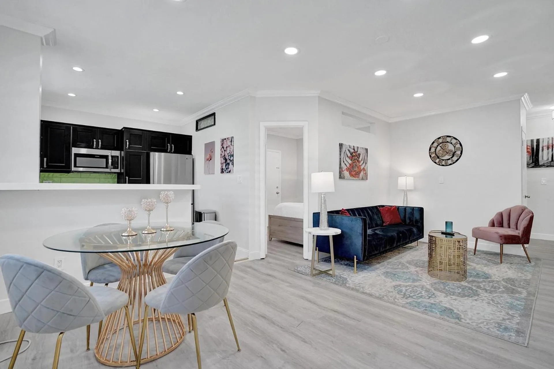 Living room in Bay Harbor Suites